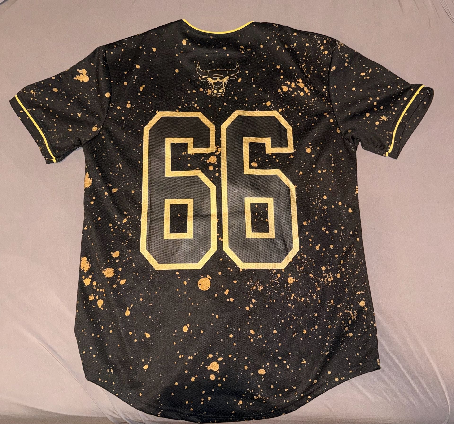 NBA Chicago Bulls Size Medium Black Gold Paint Splatter Baseball Jersey 5