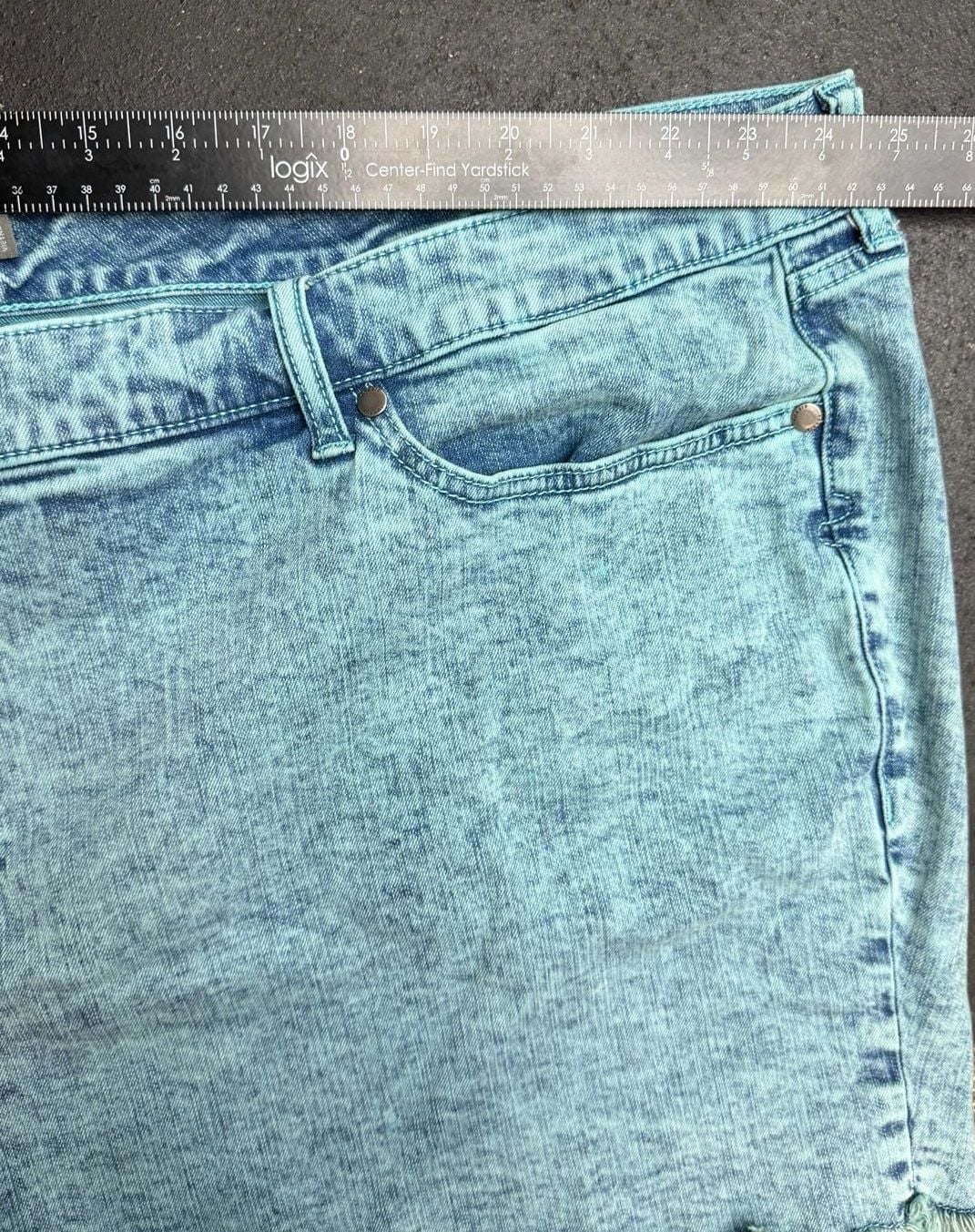 Plus size Torrid Denim Shorts Size 30 Acid Wash Distressed Raw Hem 4