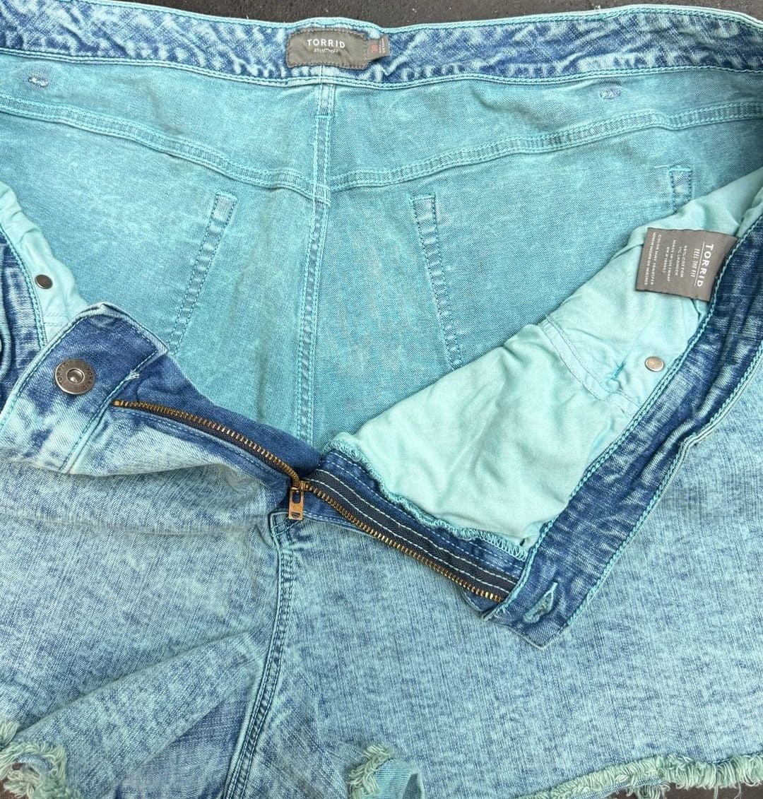 Plus size Torrid Denim Shorts Size 30 Acid Wash Distressed Raw Hem 6