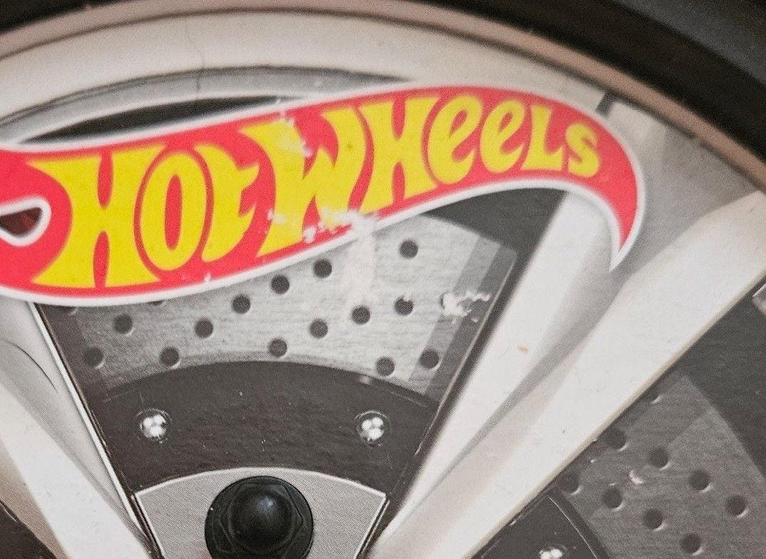 Hot Wheels Tire Shaped 30 Car Storage Case Carrier Made In USA 10.5 in Tara Toys 2