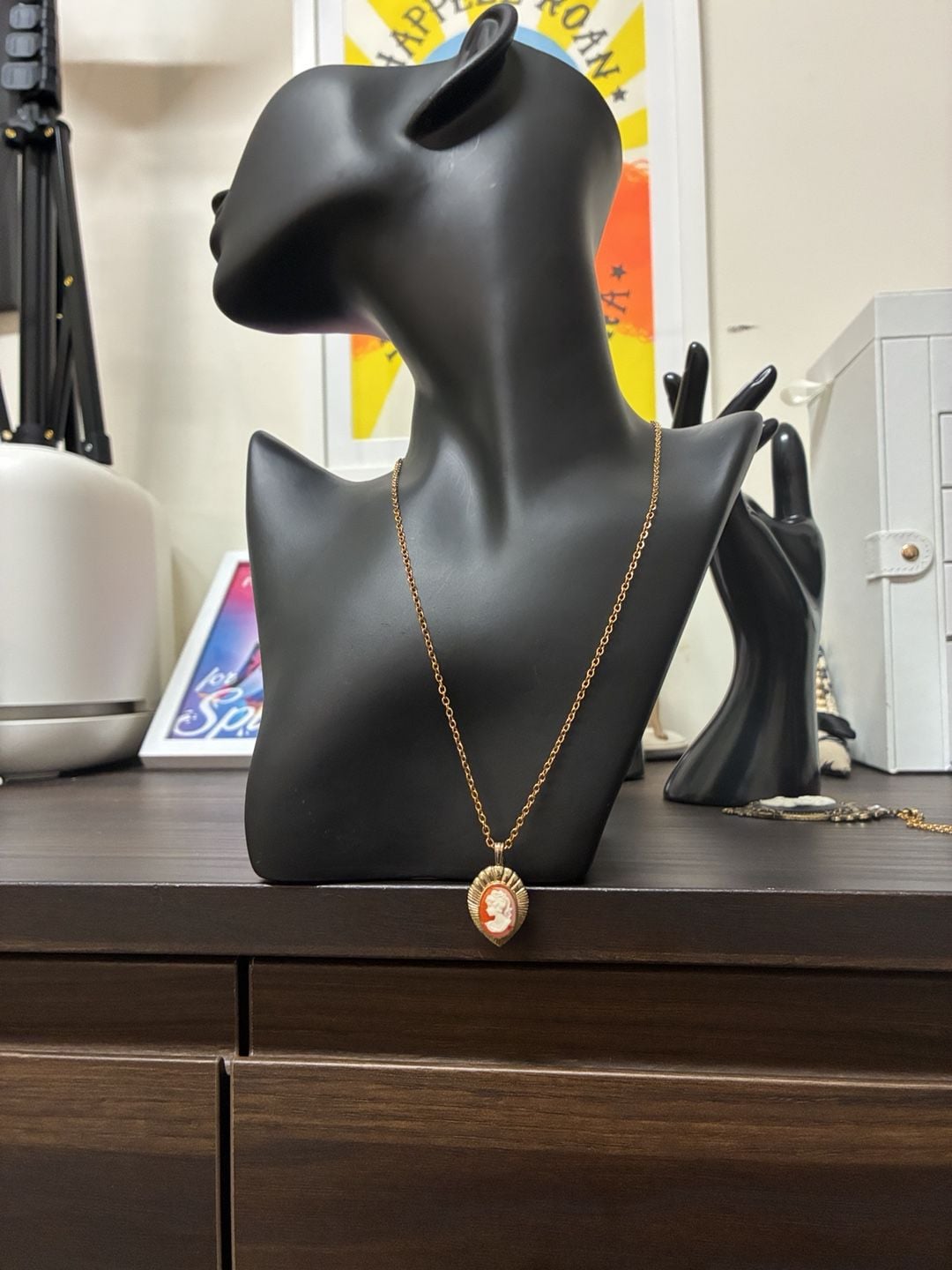 Upcycled Vintage 1970s Gold Tone Coral White Cameo Pendant Necklace 2