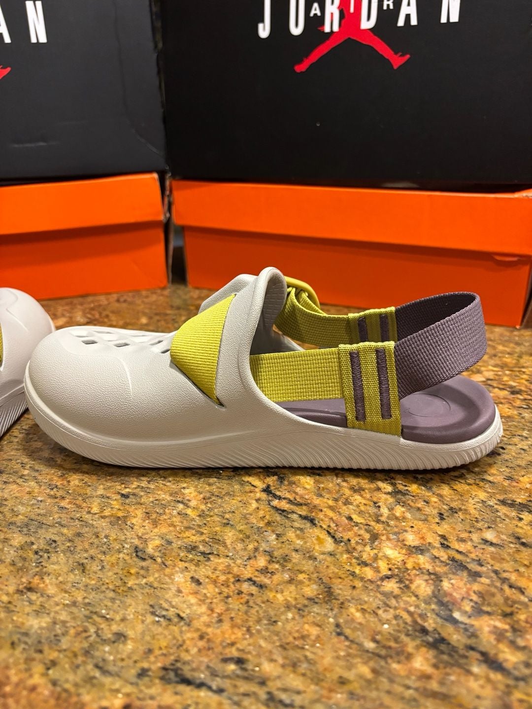 Chaco Chillos Clog Shoe Size 7 Moonbeam Women 6
