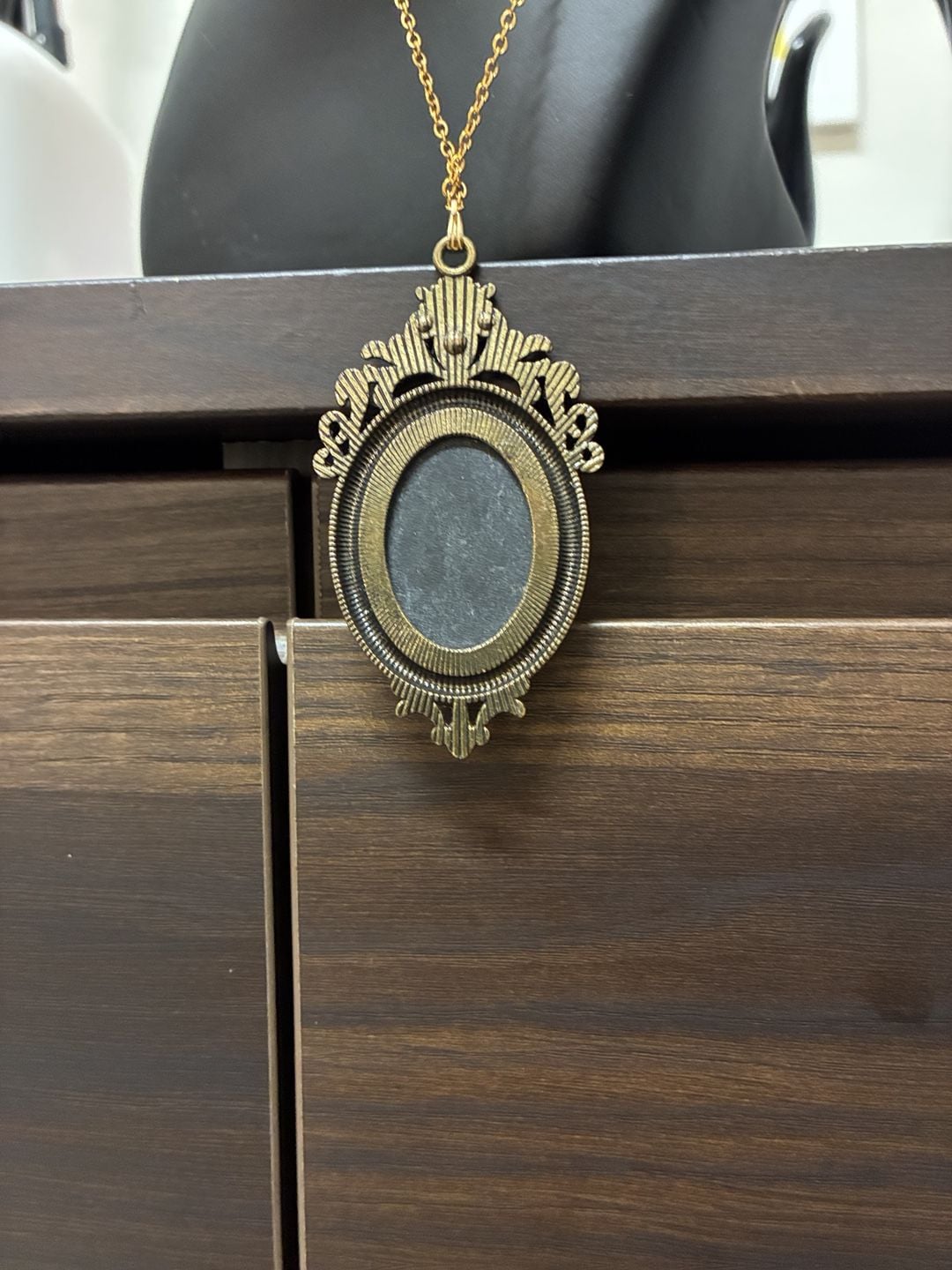 Upcycled Vintage 1970s Black and White Cameo Pendant Necklace Gold Tone Filigree 5