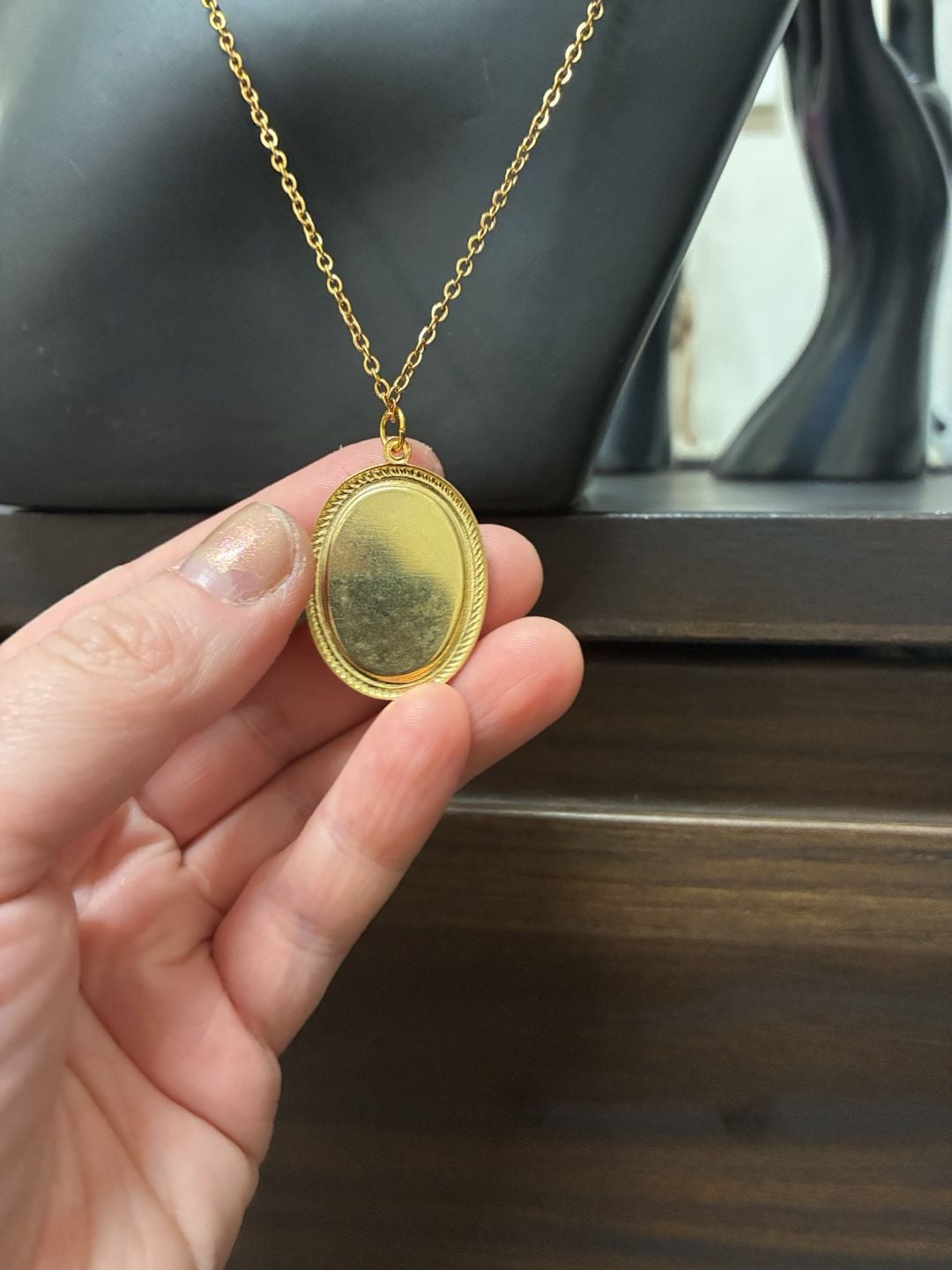 Upcycled Vintage 1970s Gold Tone Oval Cameo Pendant Necklace 4