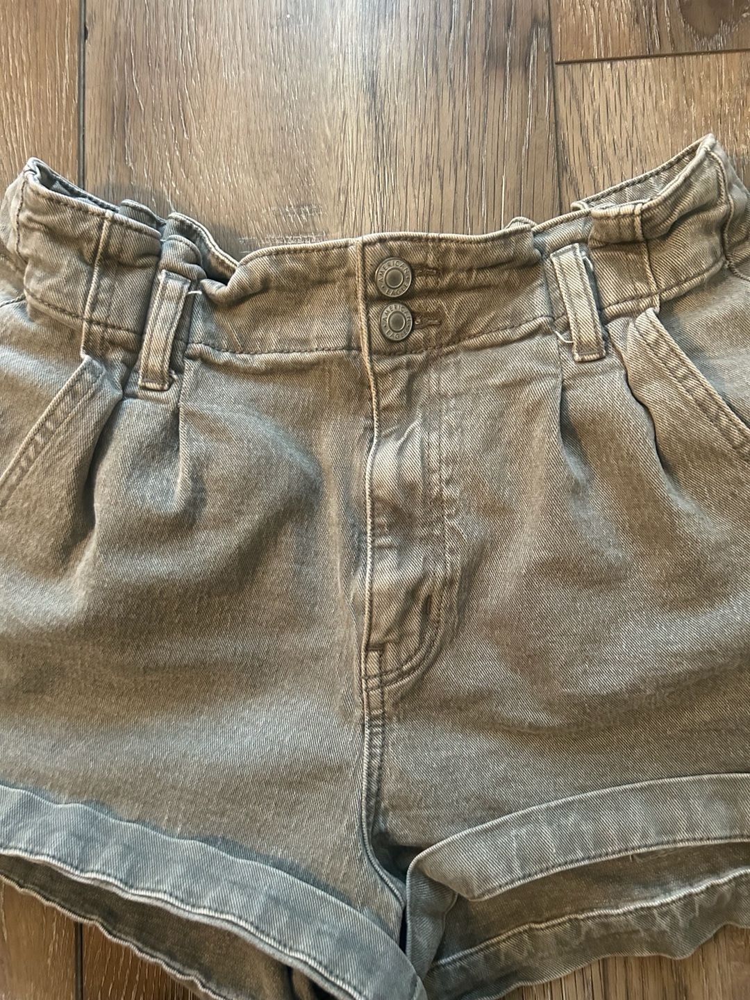 American Eagle Olive Green Denim Shorts Size M Gray High Rise Cuffed Pleated 3