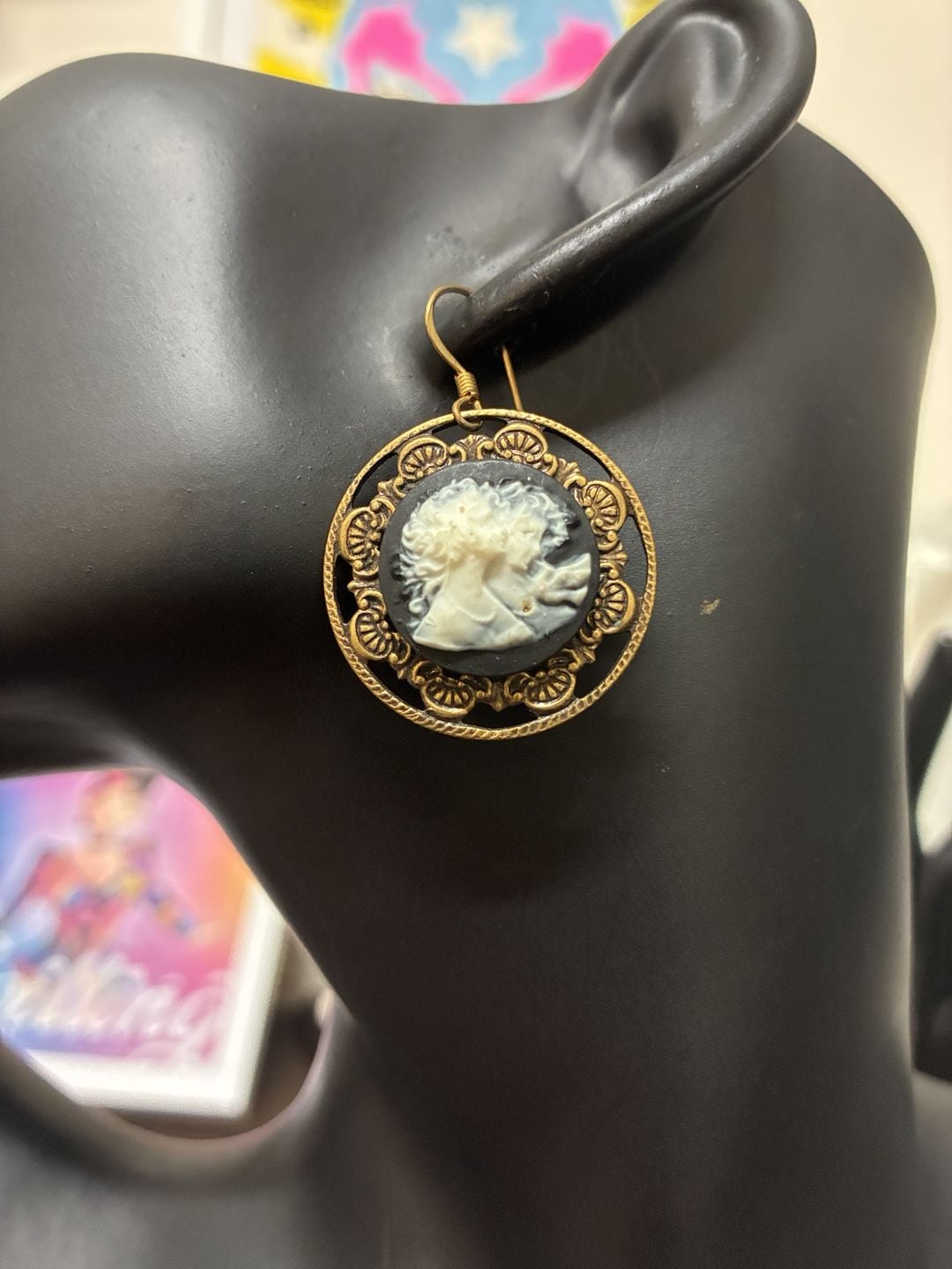 Vintage Black And White Cameo Filigree Drop Earrings 3