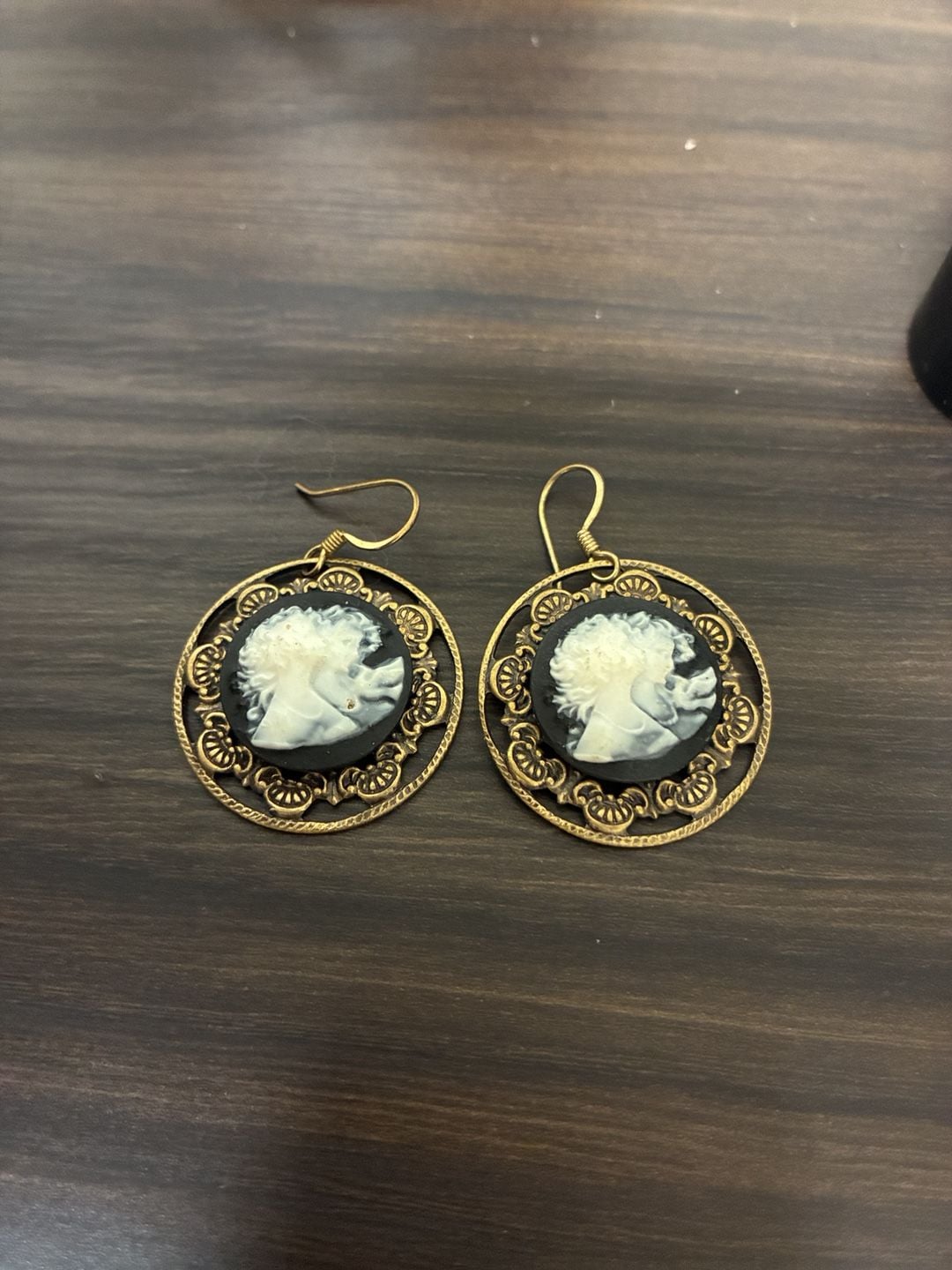 Vintage Black And White Cameo Filigree Drop Earrings 5