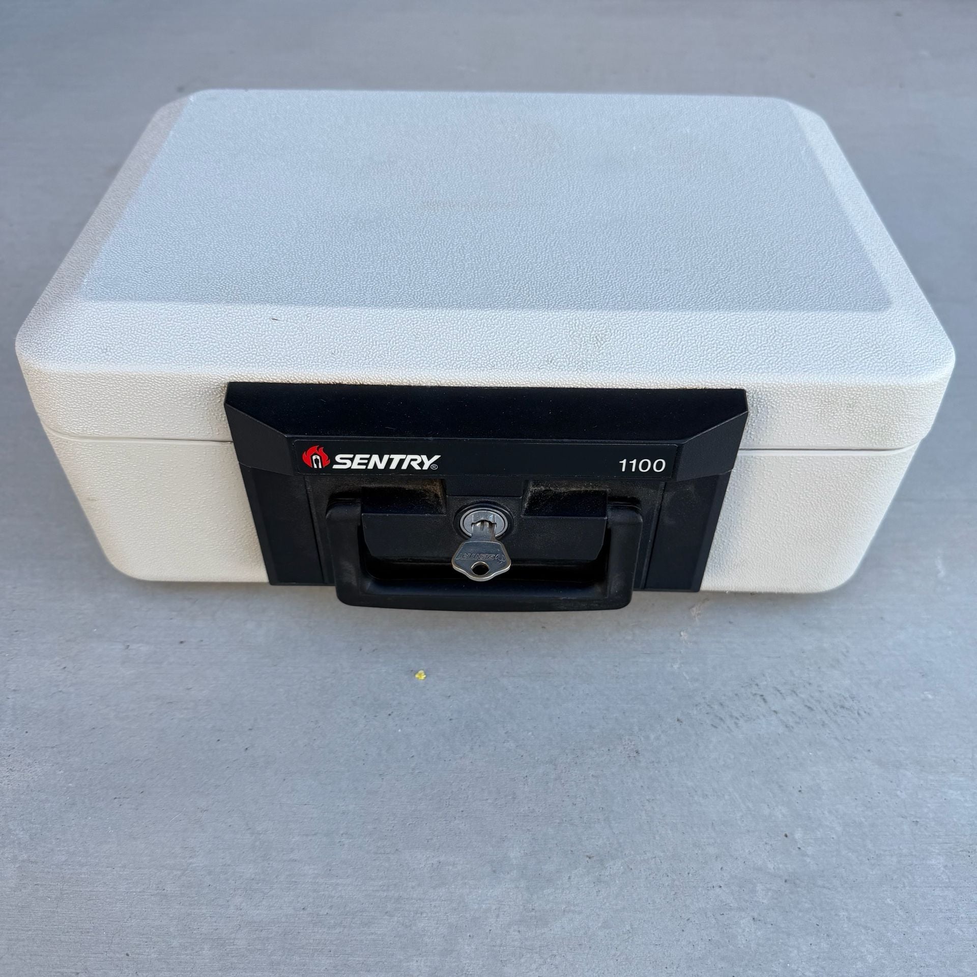 Sentry 1100 Fire Safe Box 1