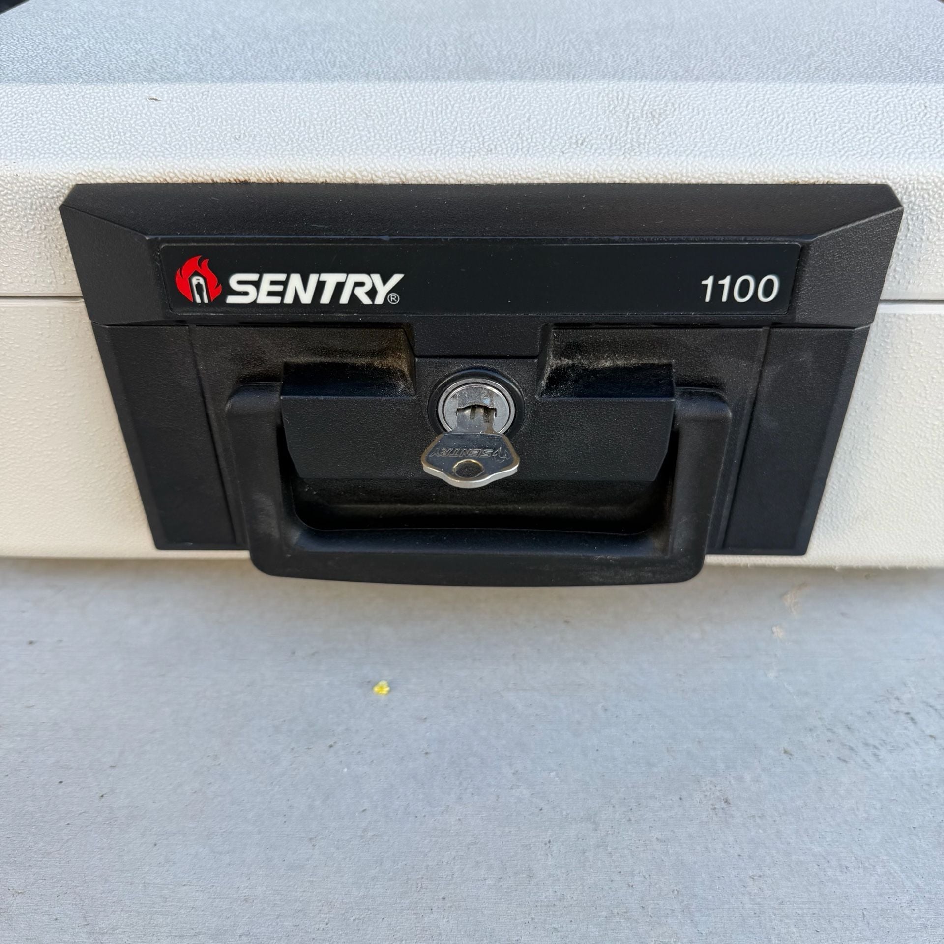 Sentry 1100 Fire Safe Box 2