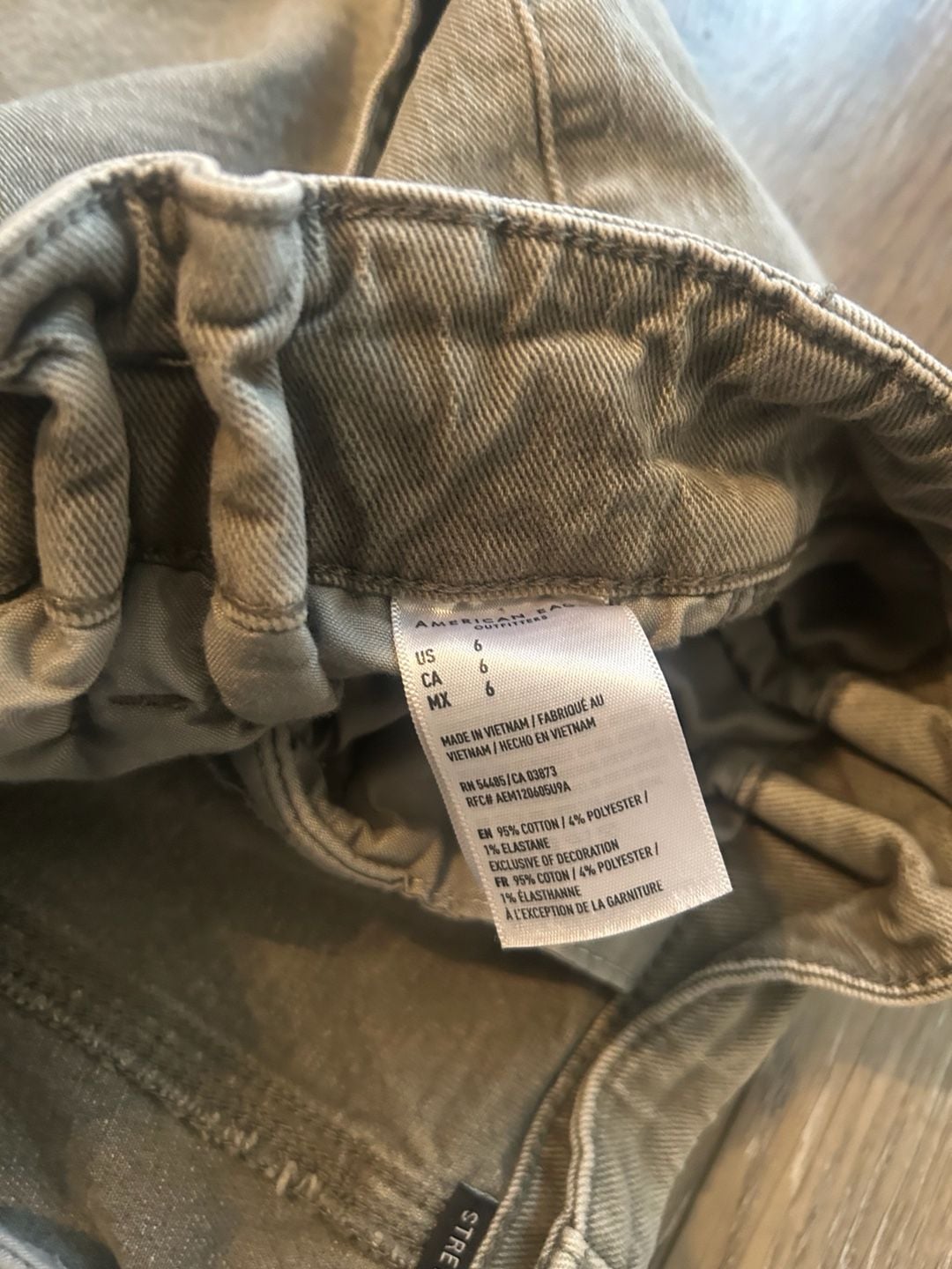 American Eagle Olive Green Denim Shorts Size M Gray High Rise Cuffed Pleated 6