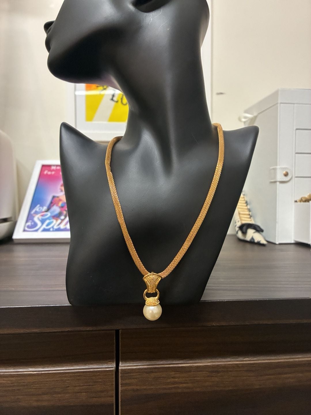 Vintage Gold Tone Mesh Faux Pearl Pendant Necklace 2