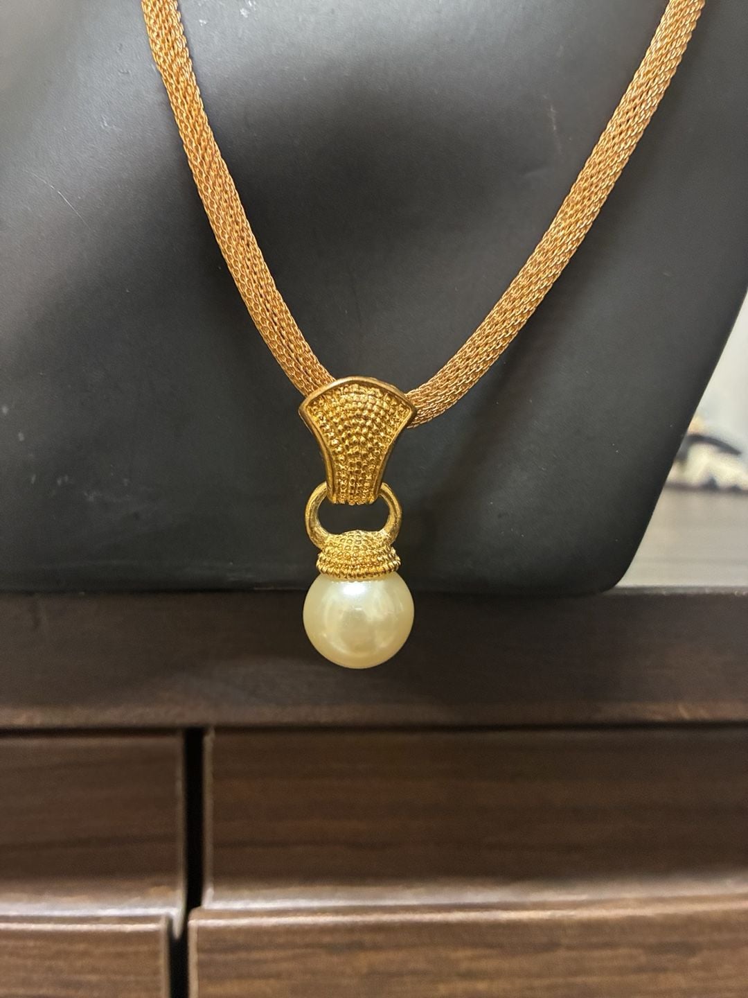 Vintage Gold Tone Mesh Faux Pearl Pendant Necklace 3