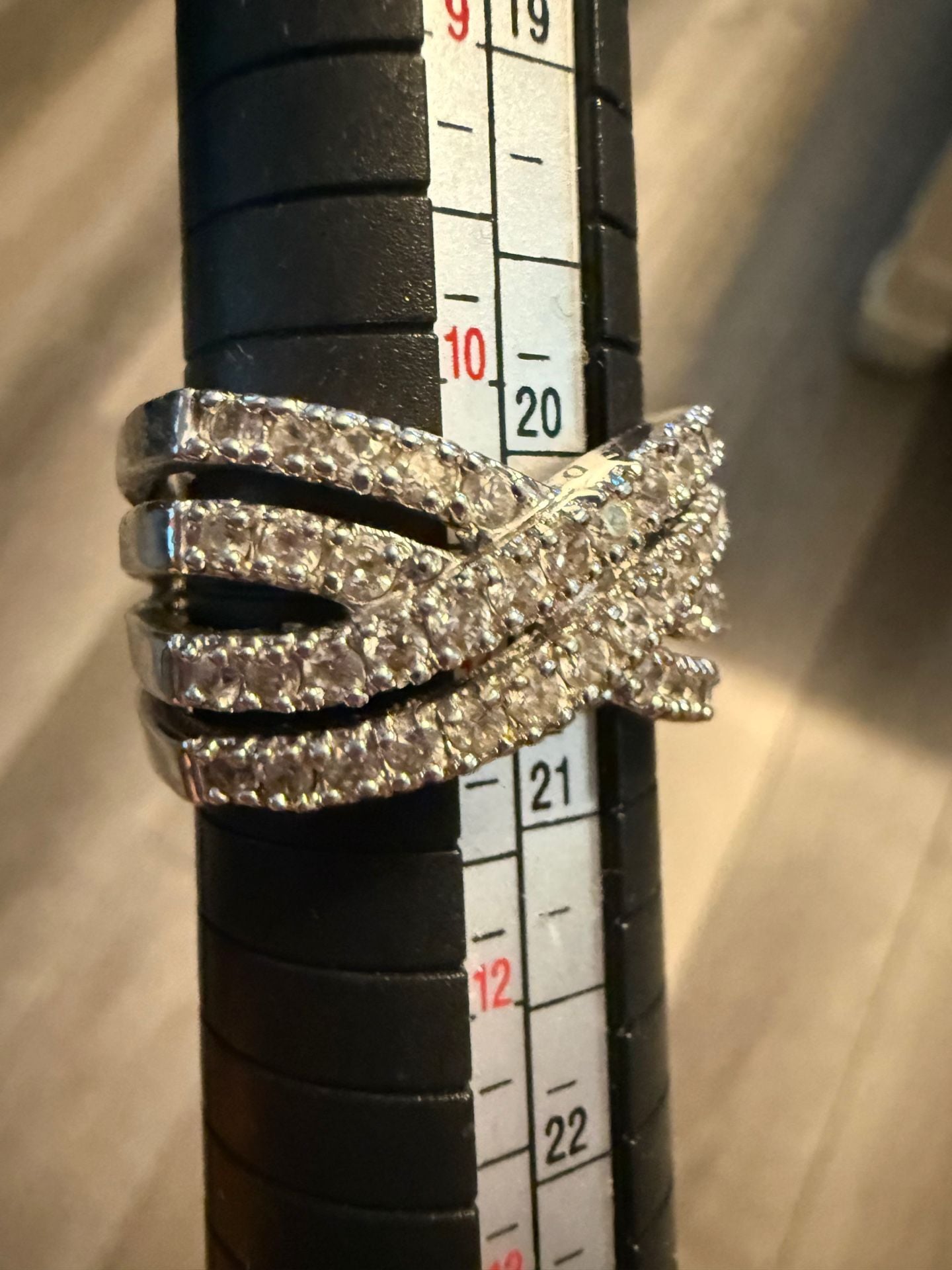 Kensie Criss Cross Pavé Rhinestone Ring Size 9.5 Silver Tone 7