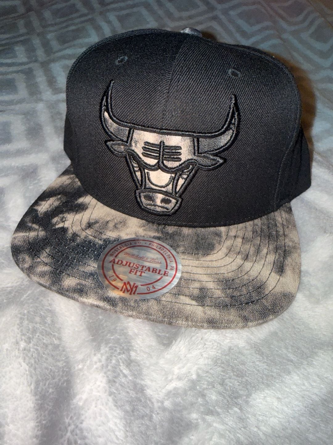 Mitchell & Ness Chicago Bulls Bleached Wash Snapback Hat 2