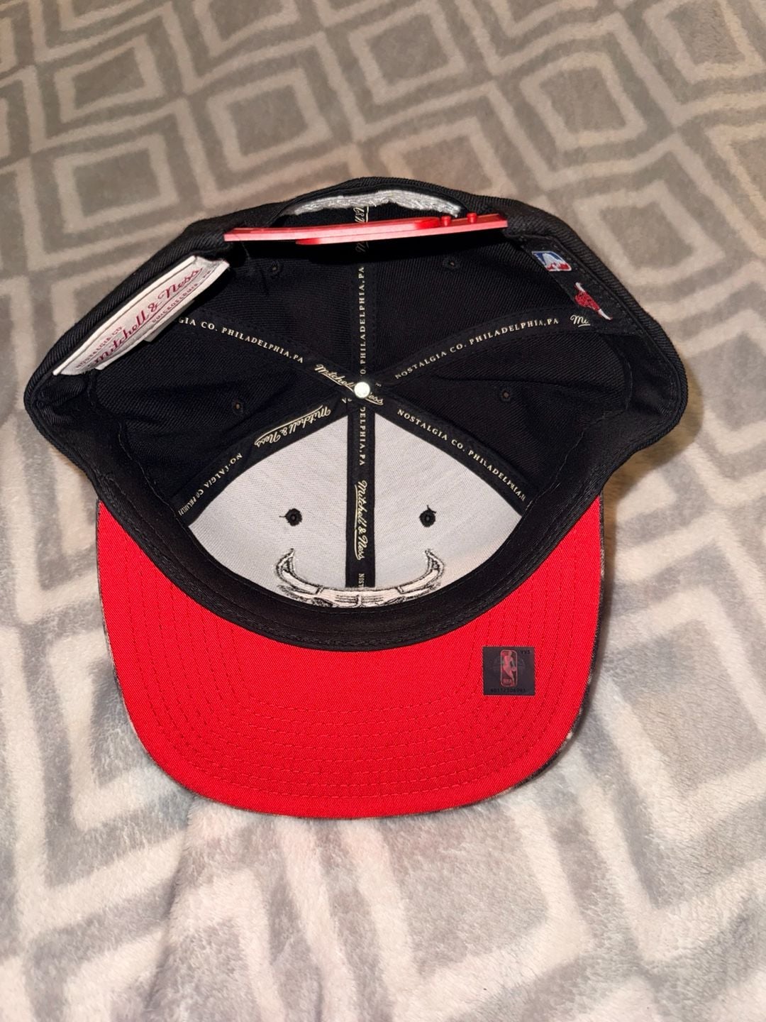 Mitchell & Ness Chicago Bulls Bleached Wash Snapback Hat 4