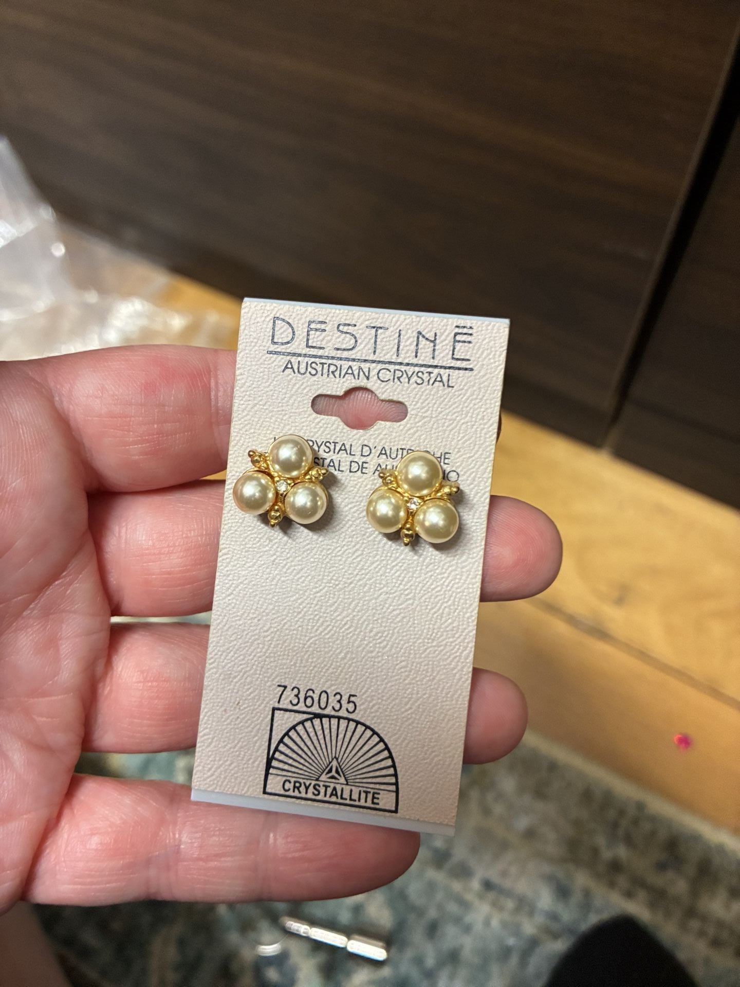 Destine Austrian Crystal Pearl Cluster Gold Tone Stud Earrings 4
