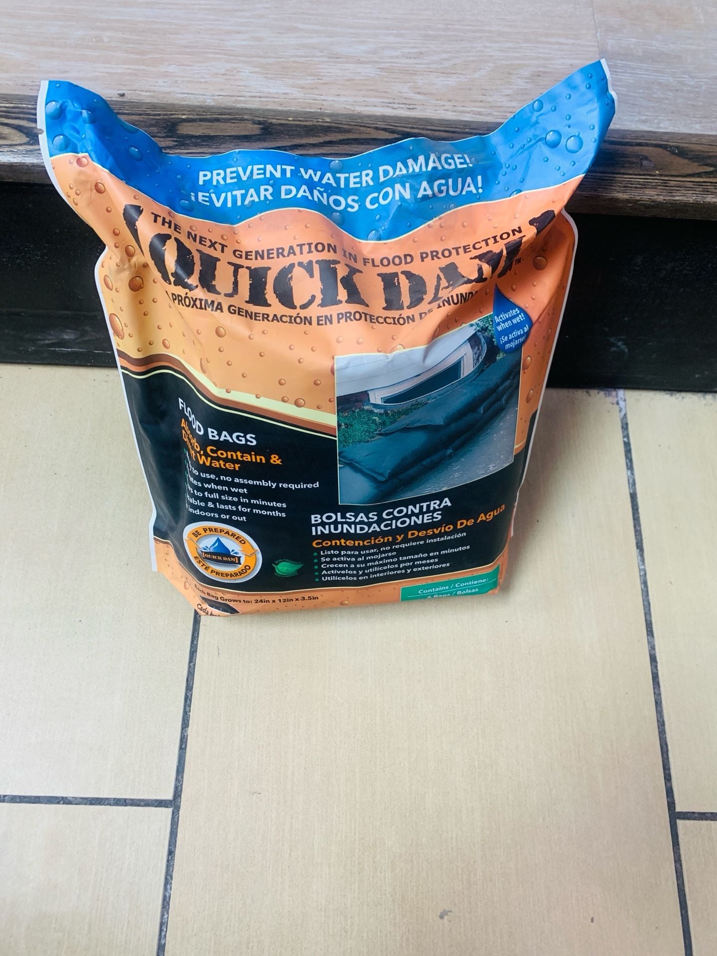 Quick Dam Flood Bags Water Barriers 6 Pack 1