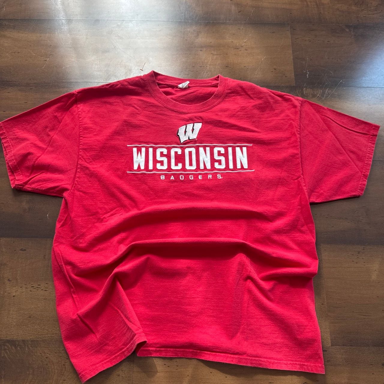 Hanes Wisconsin Badgers T-Shirt Size XL Red Graphic 2