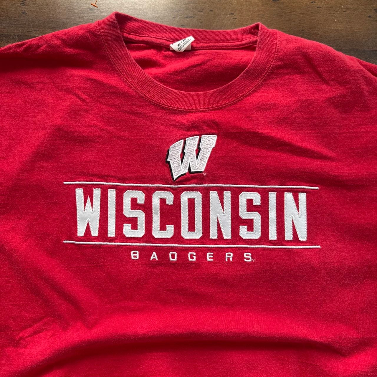 Hanes Wisconsin Badgers T-Shirt Size XL Red Graphic 3
