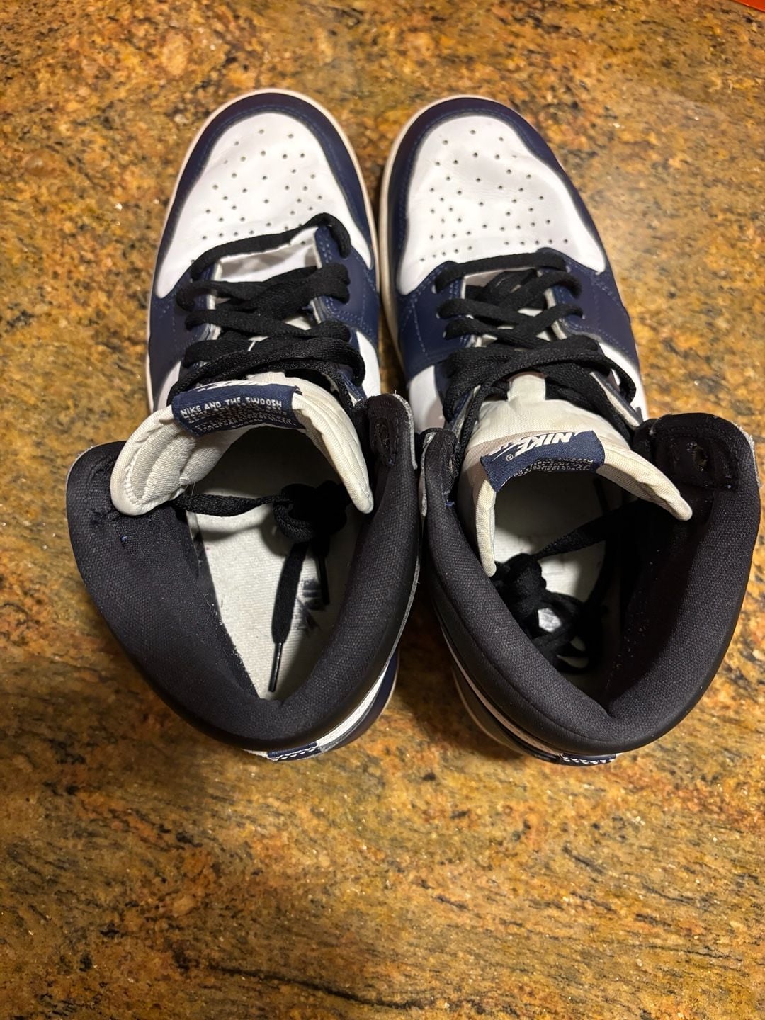 Air Jordan 1 Retro High OG Size 10.5 Obsidian UNC 8