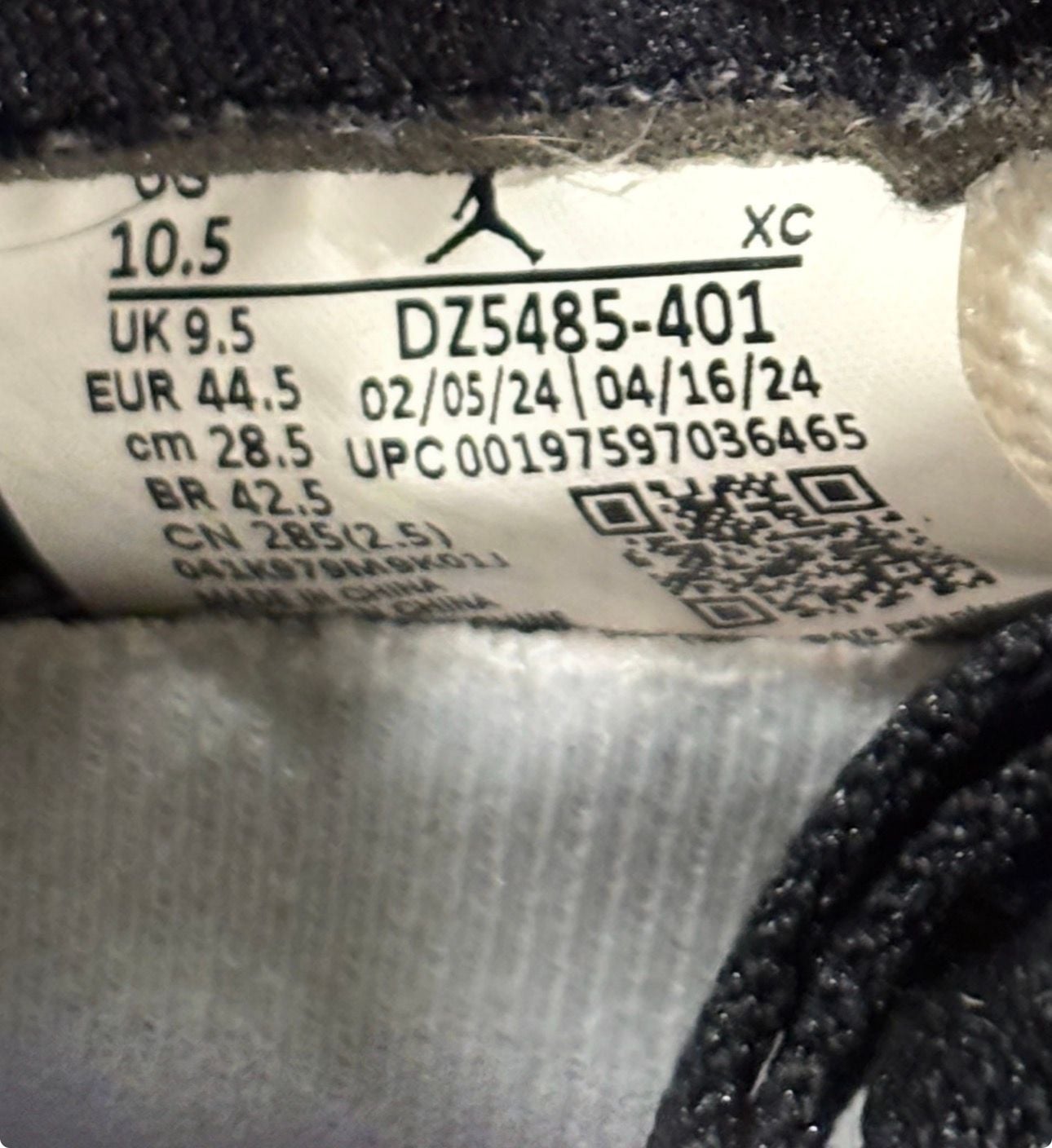 Air Jordan 1 Retro High OG Size 10.5 Obsidian UNC 9