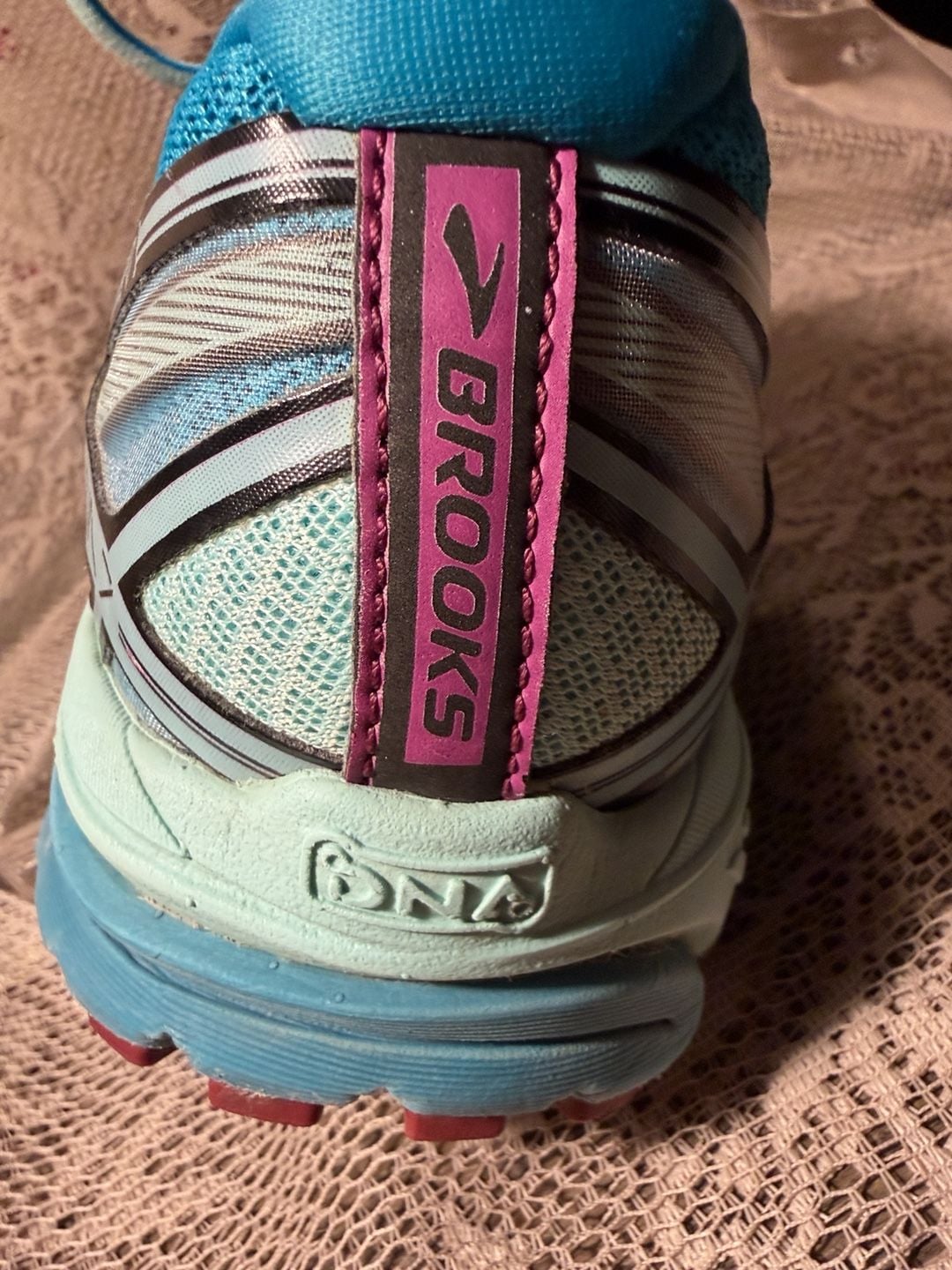 Brooks Ravenna 7 Size 9.5 Blue Pink Running Shoes 6