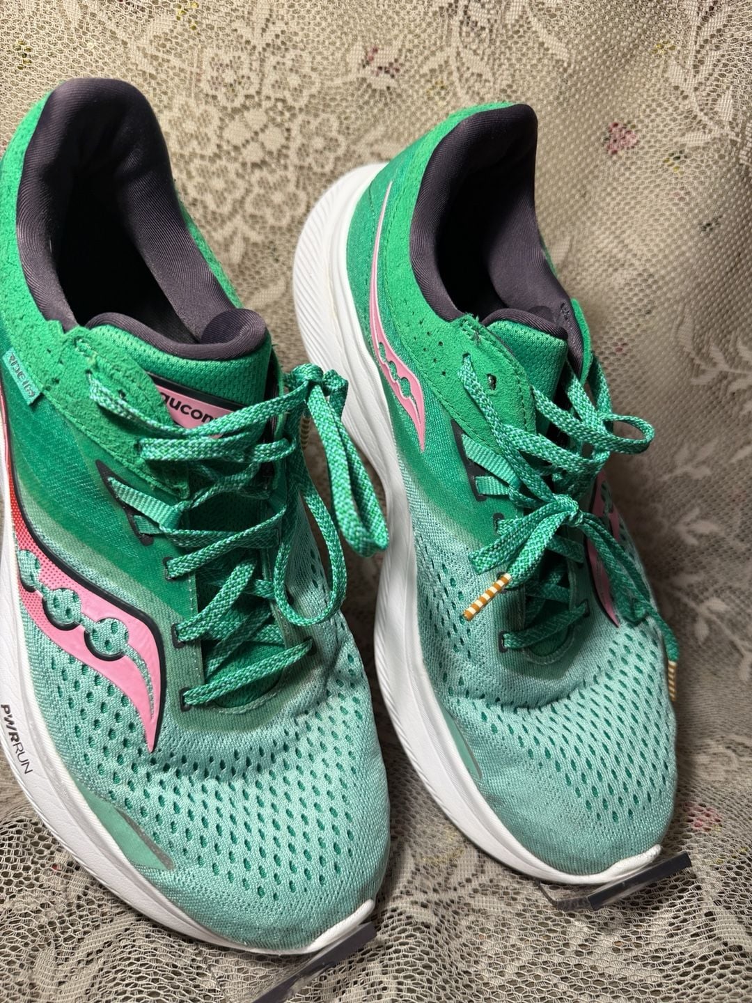 LUS 14 Saucony Ride 16 Running Shoes Green Pink Size 10 2