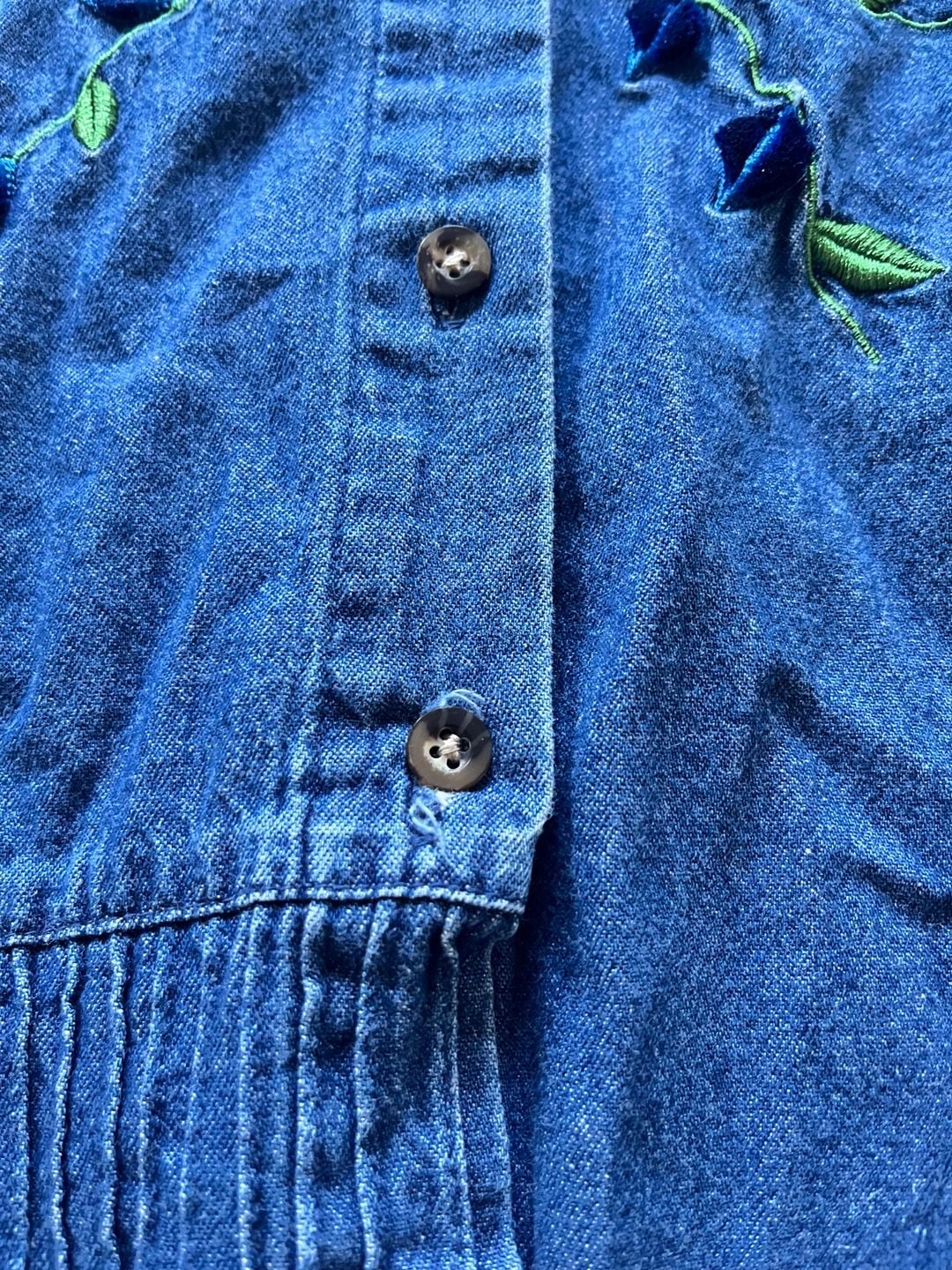 Bobbie Brooks Embroidered Denim Shirt Size Medium 8/10 Long Sleeve y2k 10