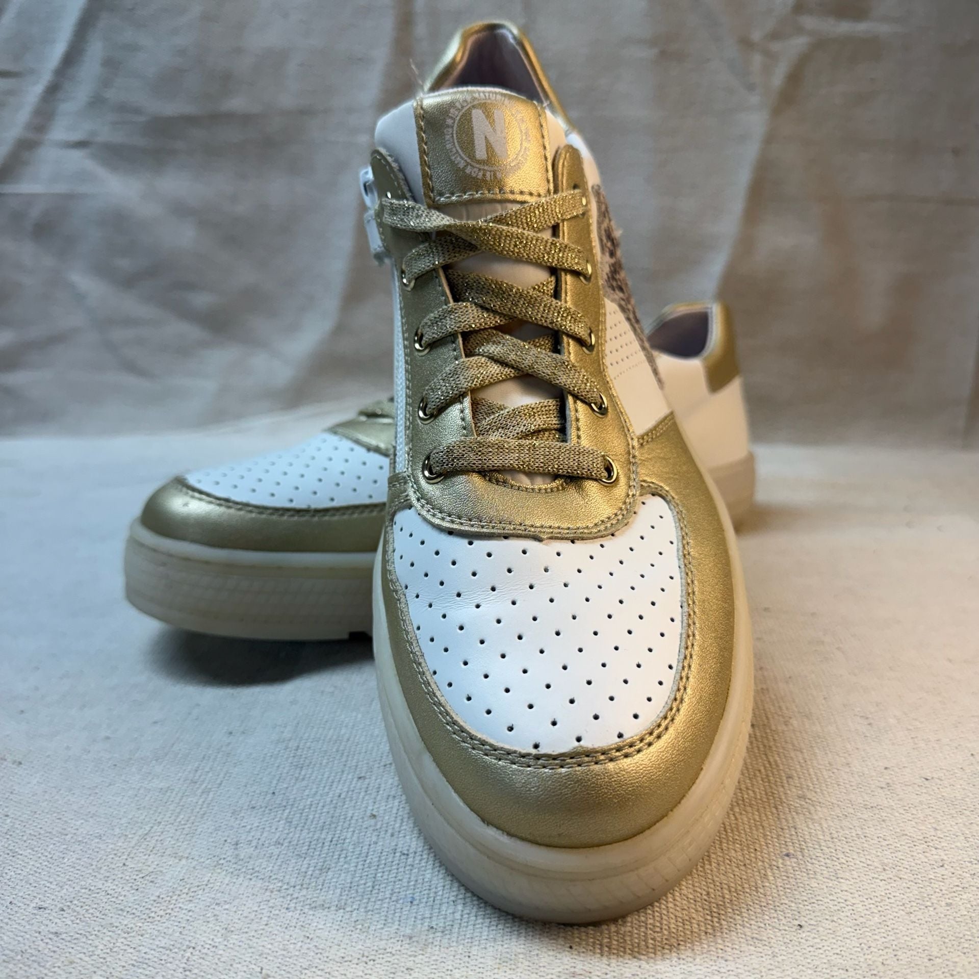 Naturino Sneakers Gold White Leather Size 38 7