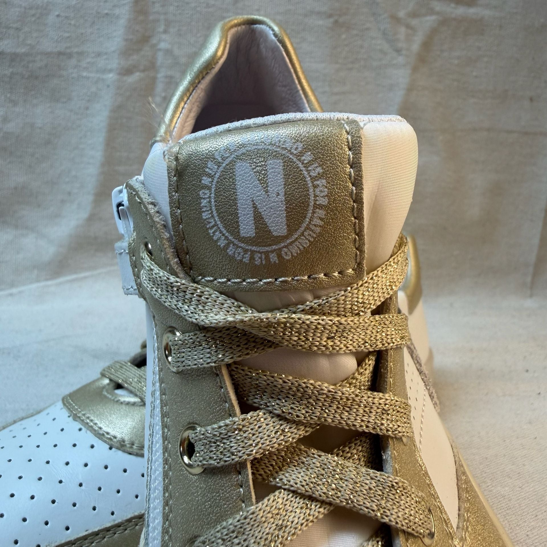 Naturino Sneakers Gold White Leather Size 38 8