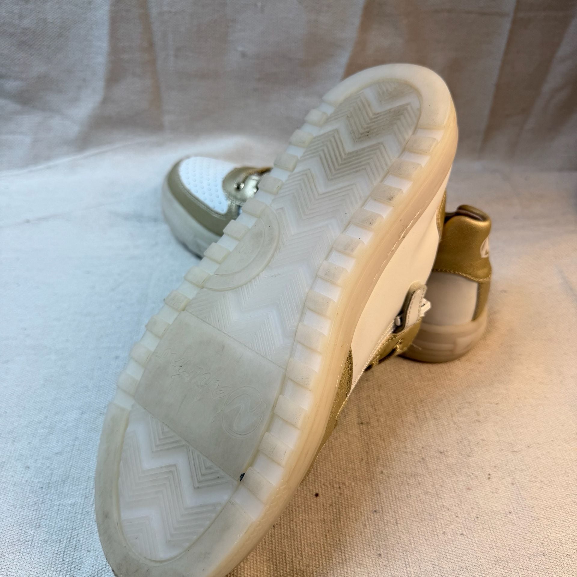 Naturino Sneakers Gold White Leather Size 38 12
