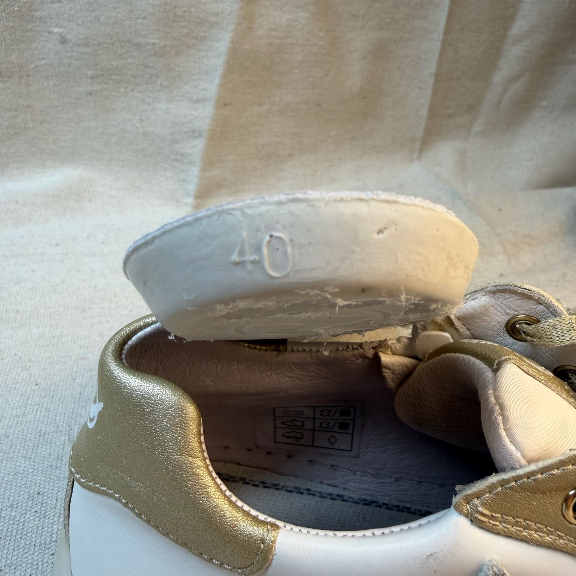 Naturino Sneakers Gold White Leather Size 38 13