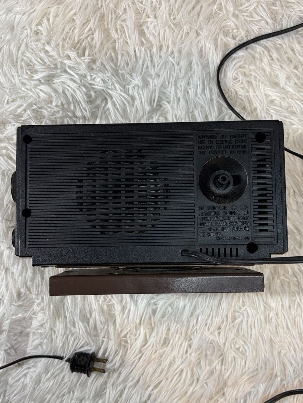 General Electric AM/FM Woodgrain Analog Clock Radio 2