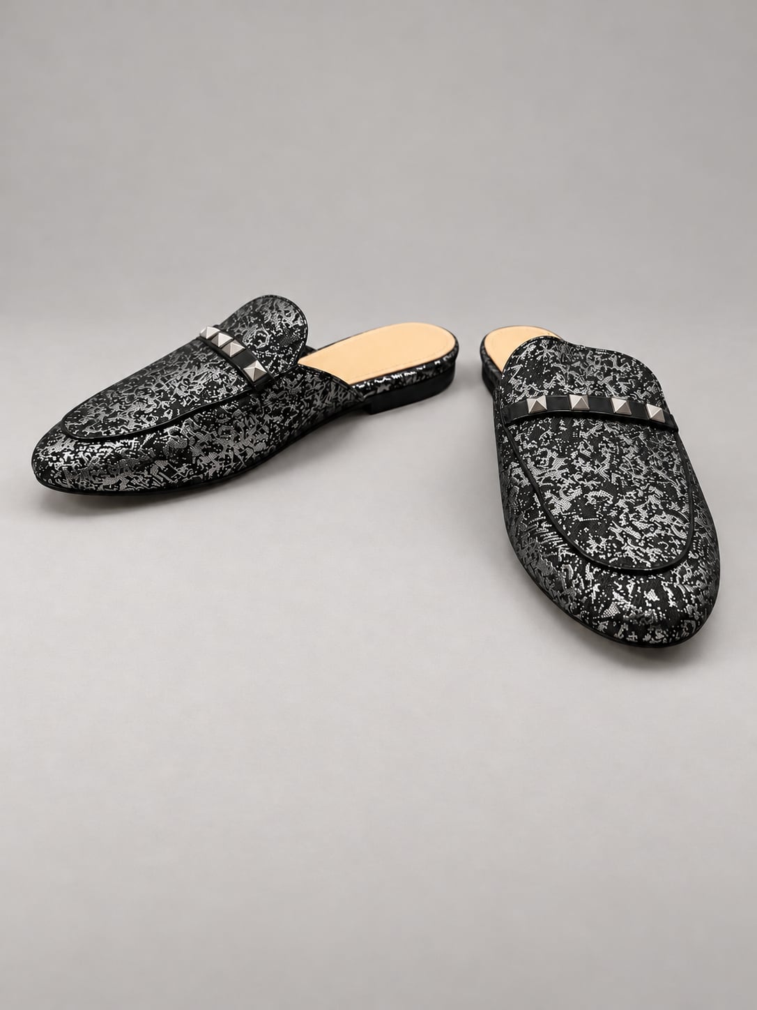 Marc Fisher Wishing Black Silver Metallic Studded Loafer Mules Size 8M 2