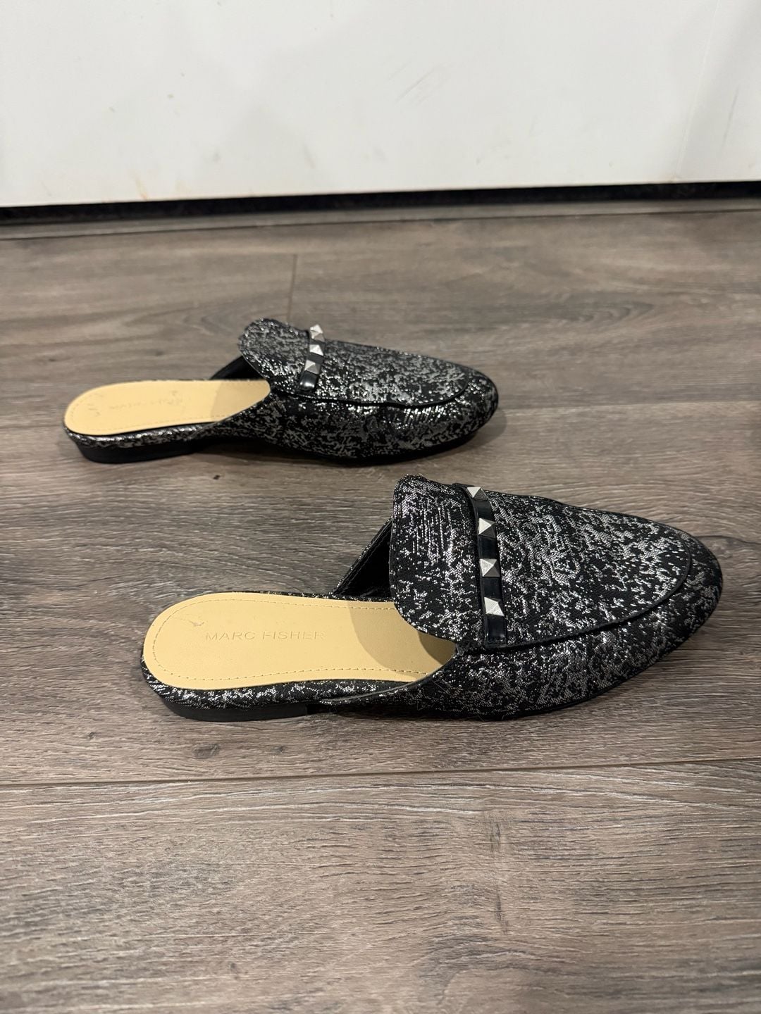 Marc Fisher Wishing Black Silver Metallic Studded Loafer Mules Size 8M 6