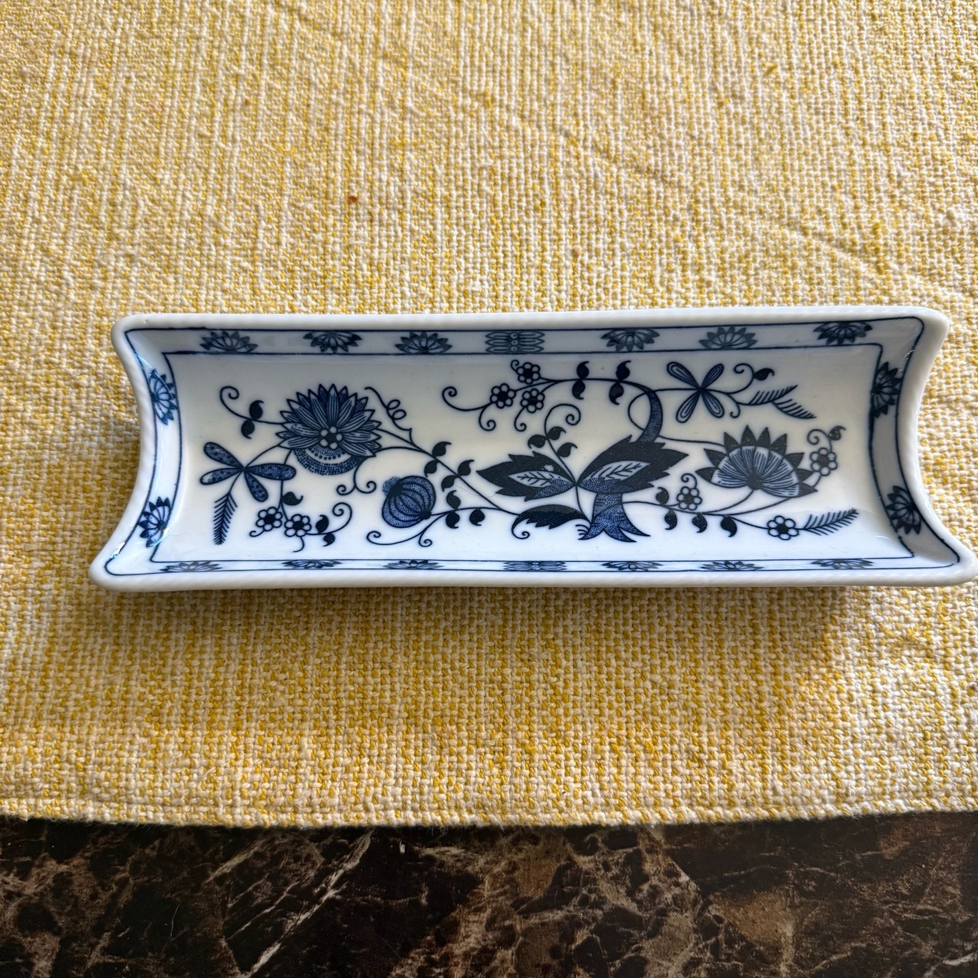 Vienna Woods Fine China Blue Onion Corn Cob Tray 1
