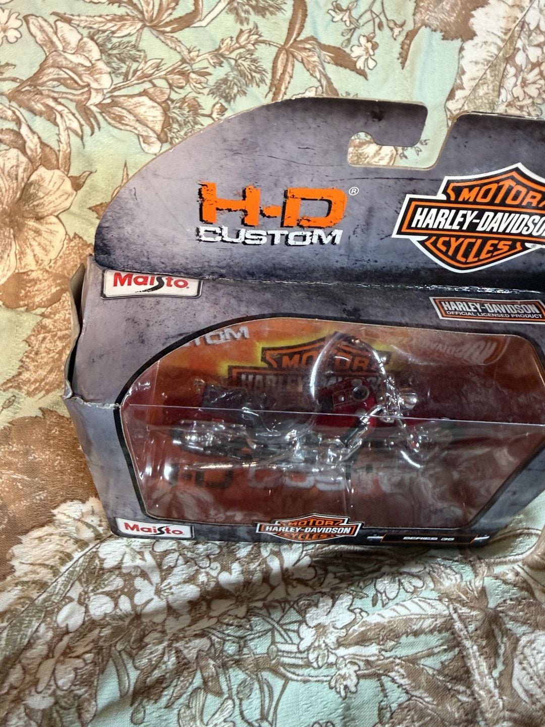 Maisto Harley-Davidson Series 35 H-D Custom Motorcycle Model 1
