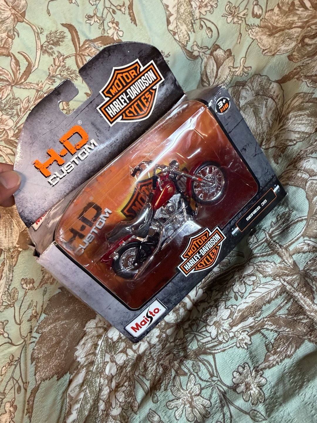 Maisto Harley-Davidson Series 35 H-D Custom Motorcycle Model 3