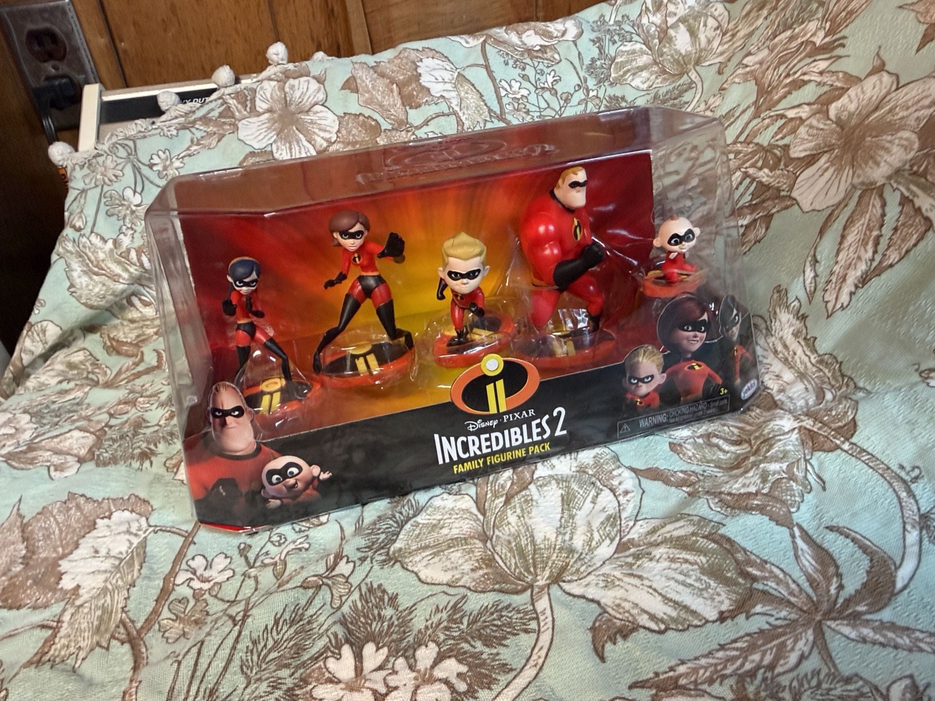 Disney Pixar Incredibles 2 Family Figurine Pack New 1
