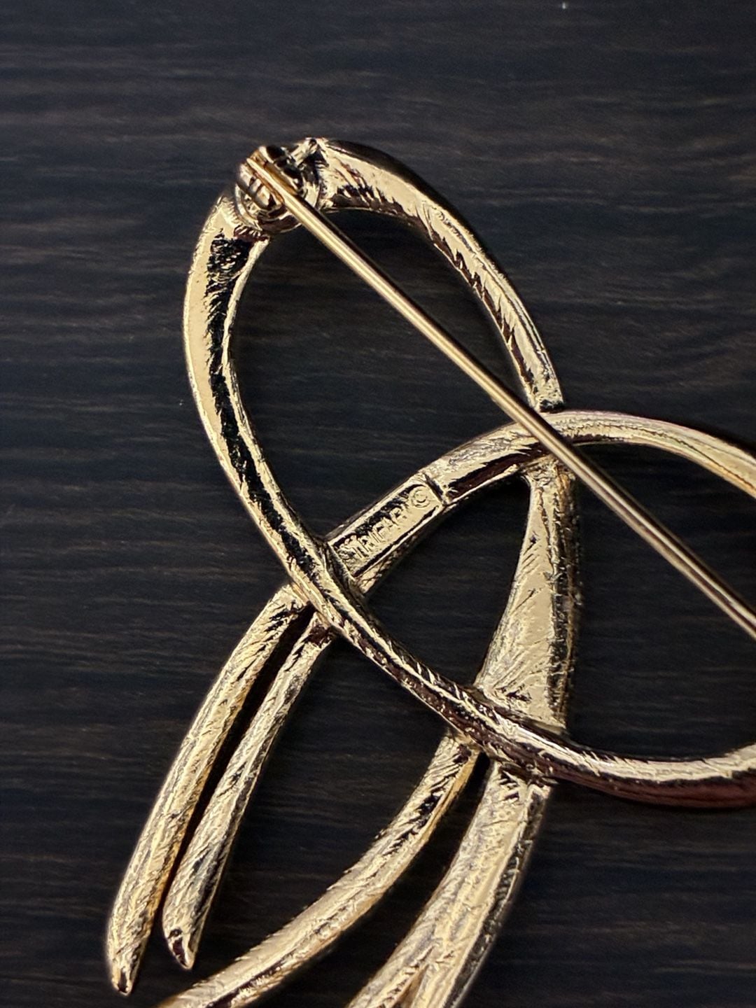 Trifari Gold Tone Bow Ribbon Vintage Brooch Pin 3