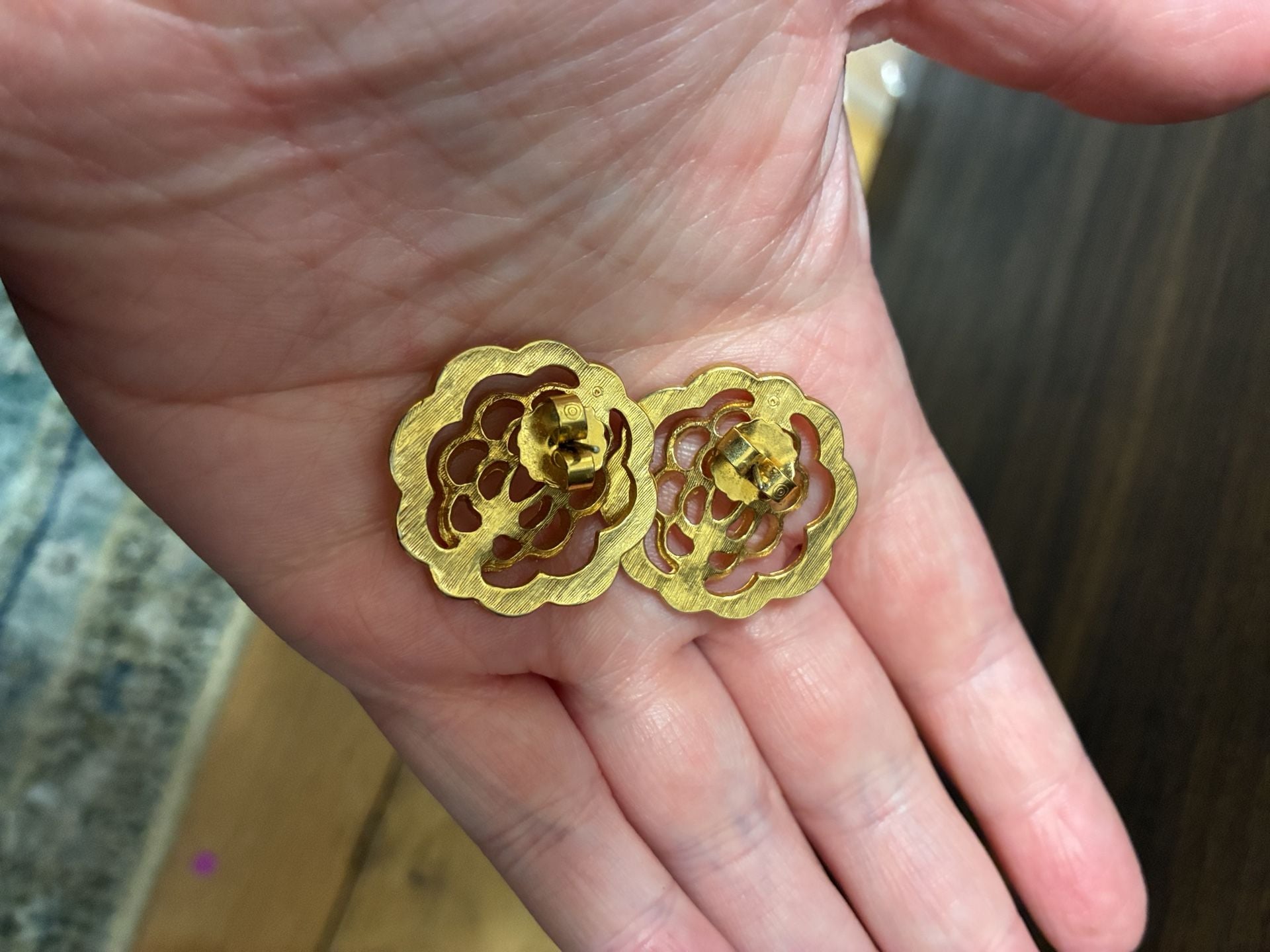 Avon Vintage Gold Tone Open Filigree Flower Stud Earrings 6