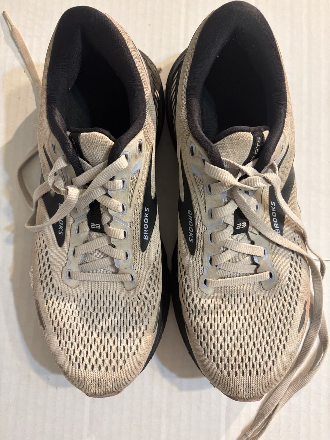 Brooks Adrenaline GTS 23 Running Shoes Size 8.5 Wide Beige Black 3