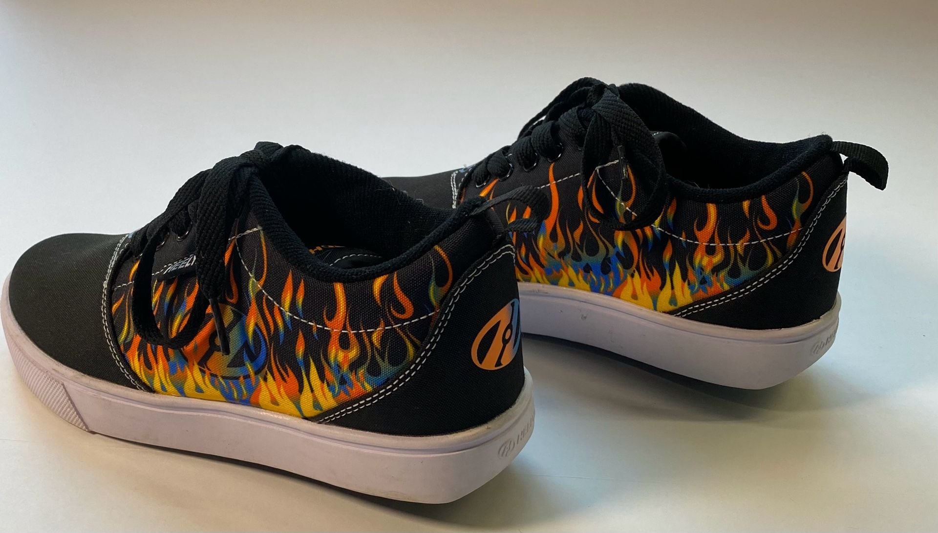 Heelys Flame Print Skate Shoes Black size Y4 3