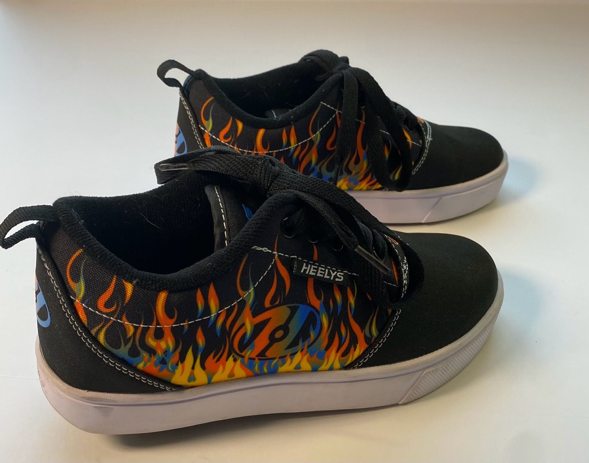 Heelys Flame Print Skate Shoes Black size Y4 4
