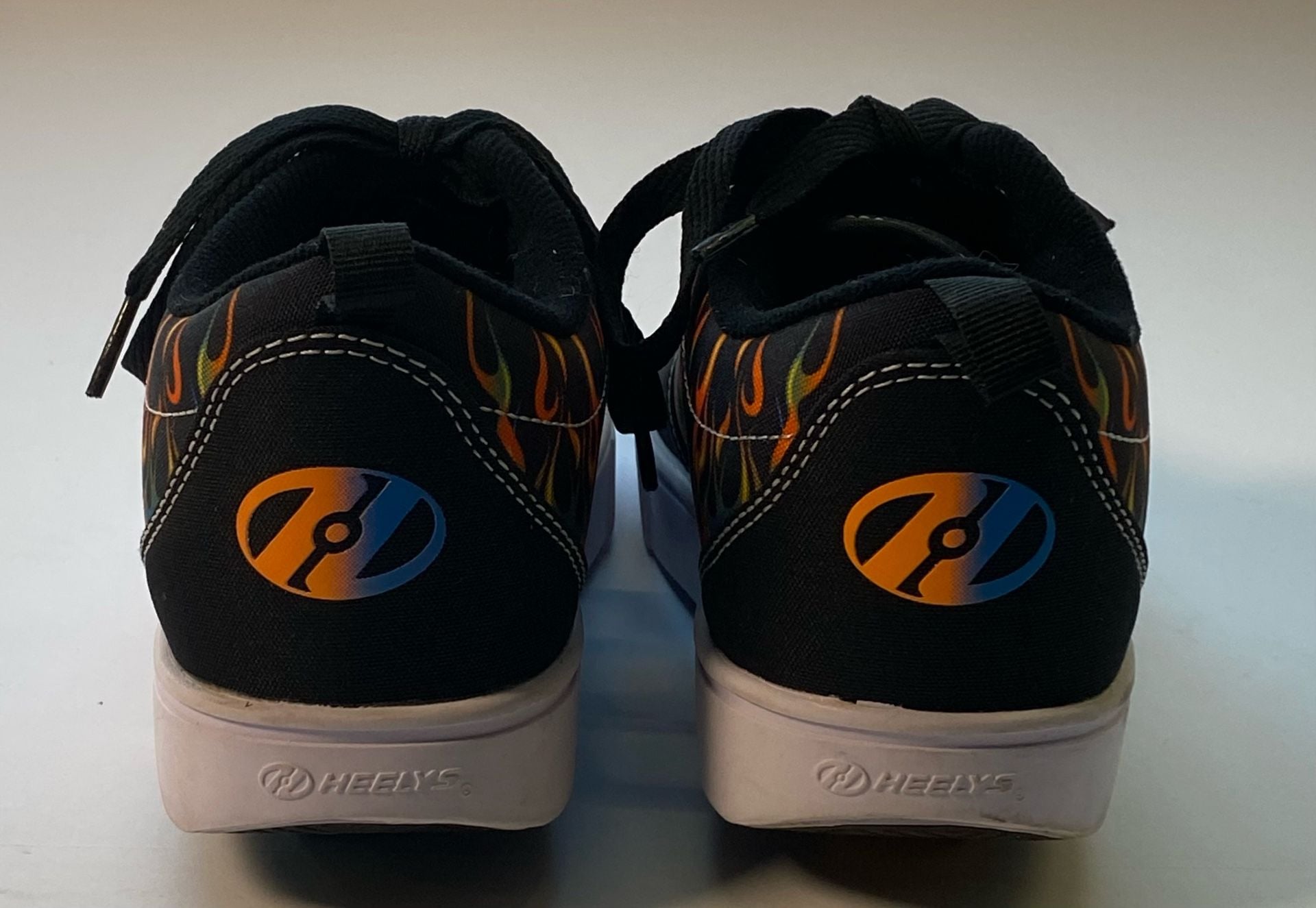 Heelys Flame Print Skate Shoes Black size Y4 5