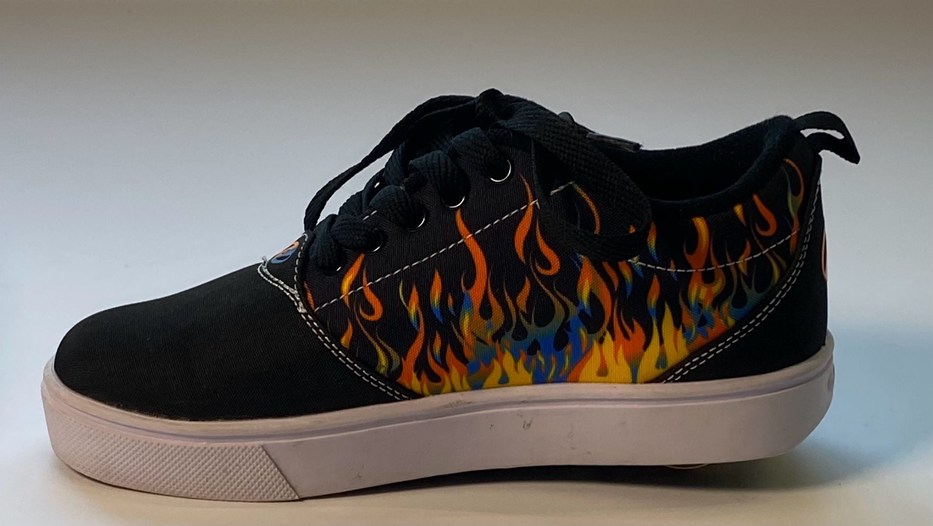 Heelys Flame Print Skate Shoes Black size Y4 8