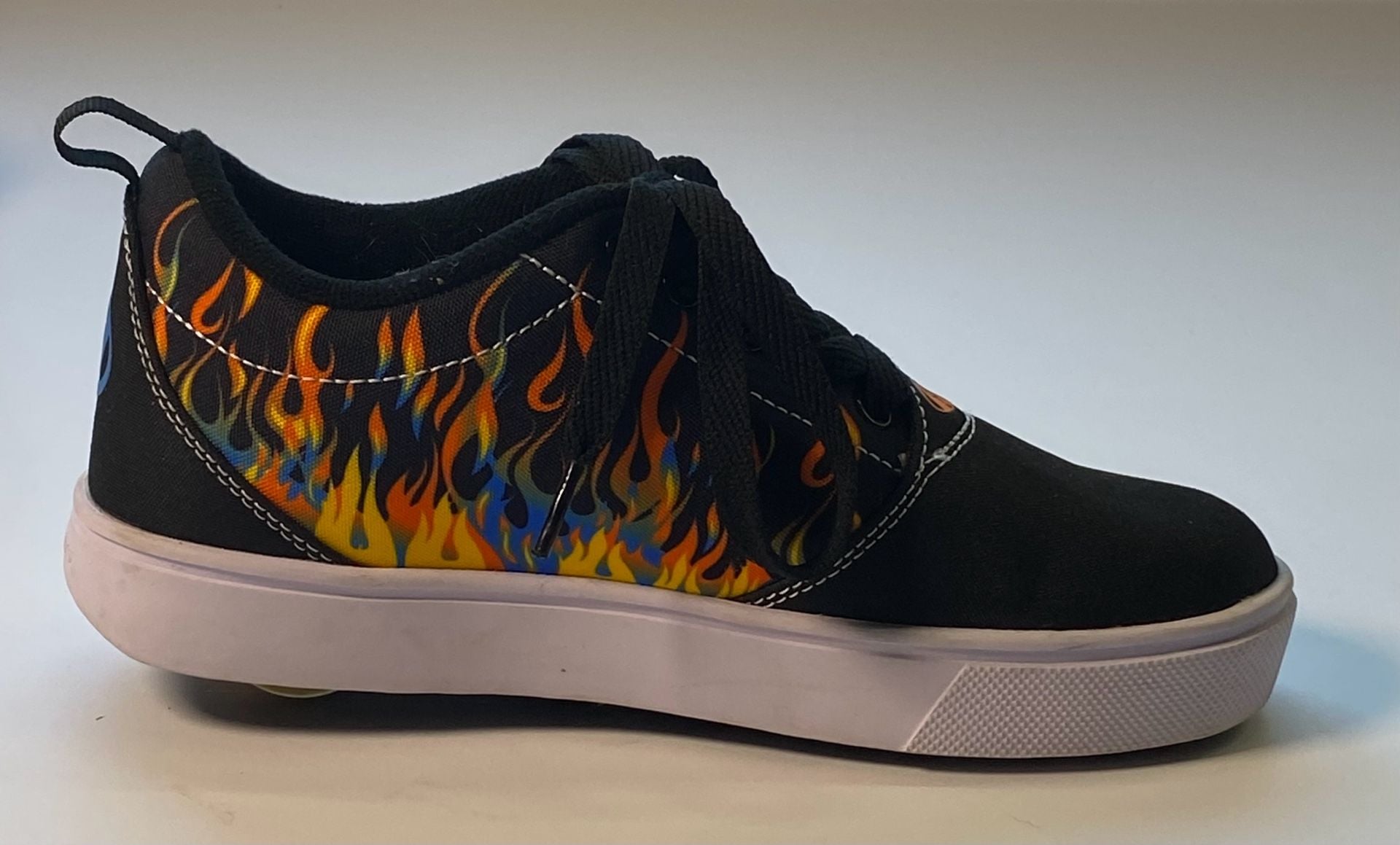 Heelys Flame Print Skate Shoes Black size Y4 9