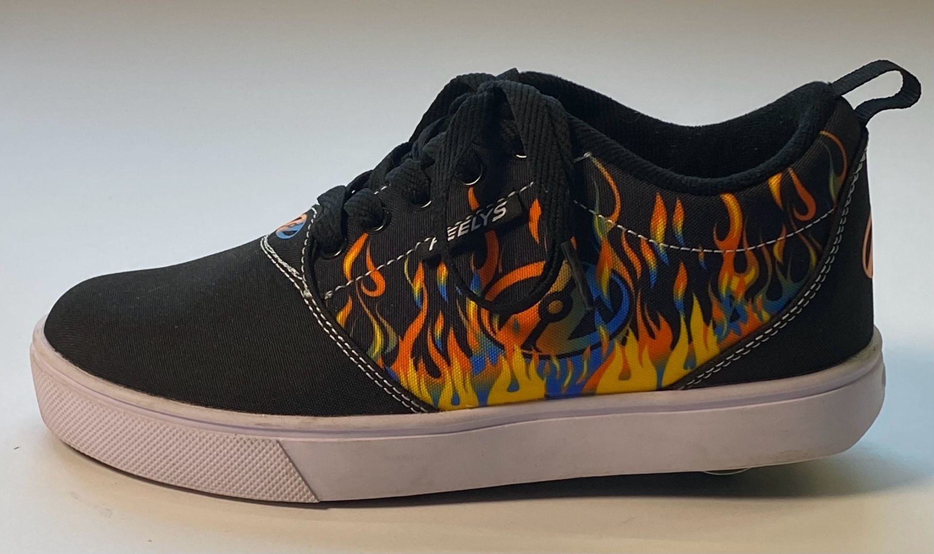 Heelys Flame Print Skate Shoes Black size Y4 10
