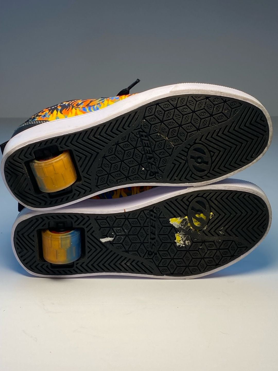 Heelys Flame Print Skate Shoes Black size Y4 11