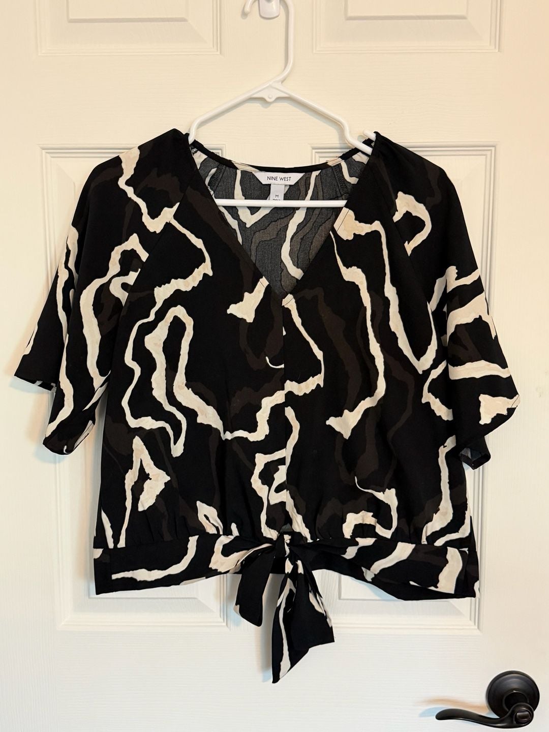 Nine West Abstract Tie Front Blouse Size M 2